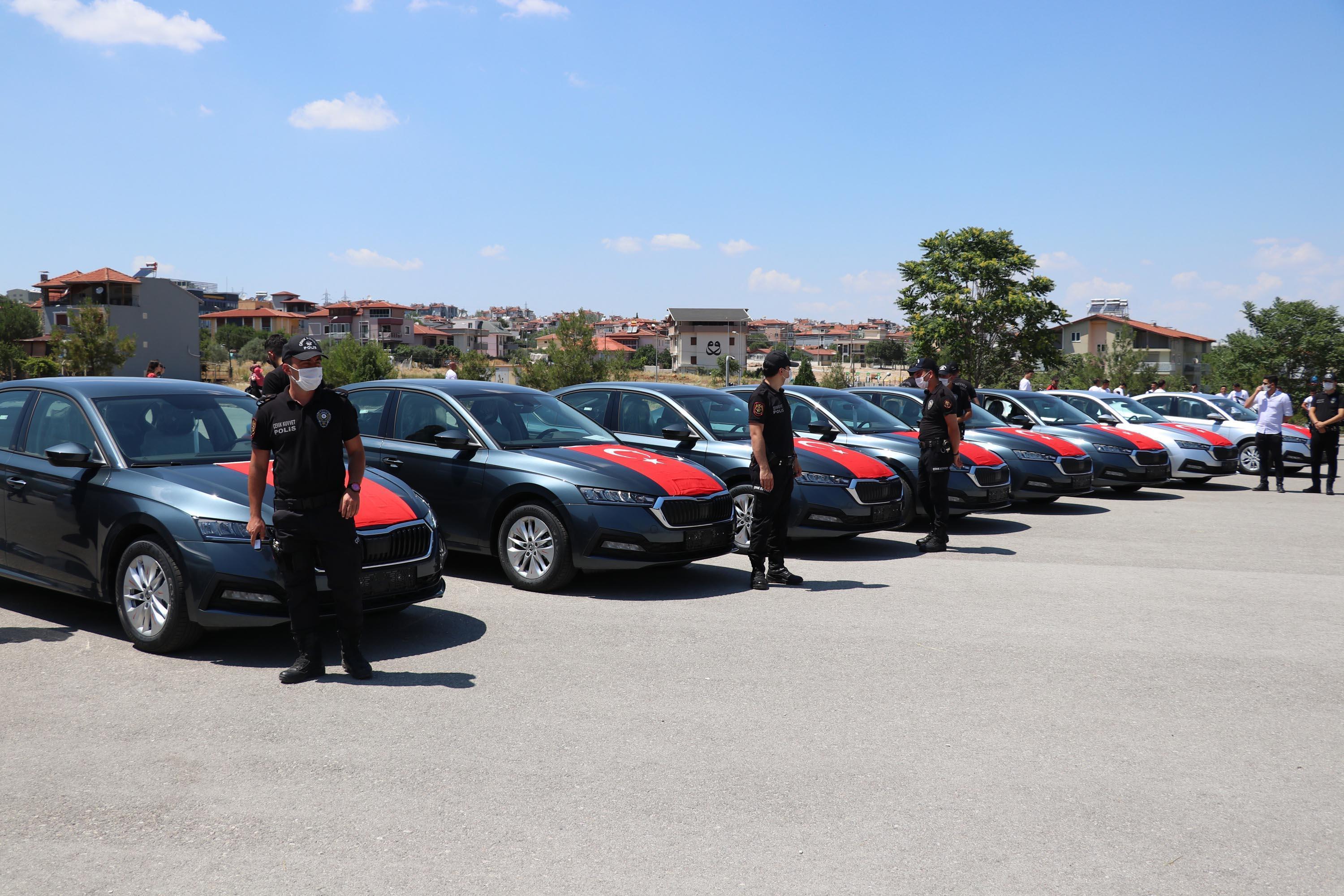 Motosikletli polisler önce sertifika aldı, sonra gösteri yaptı