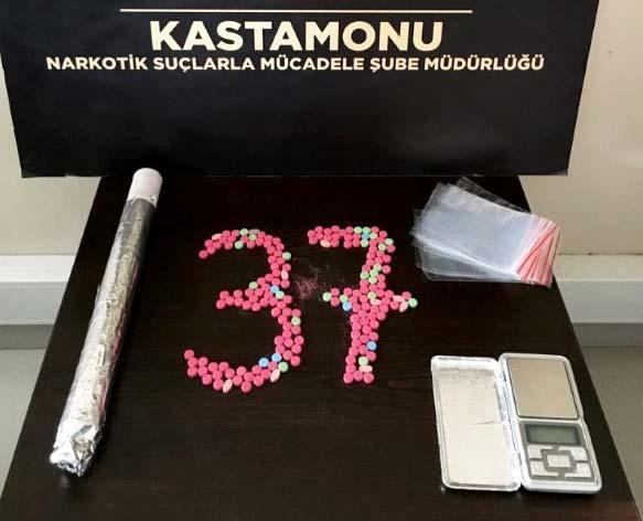 Düdüklü tencereden 184 uyuşturucu hap çıktı