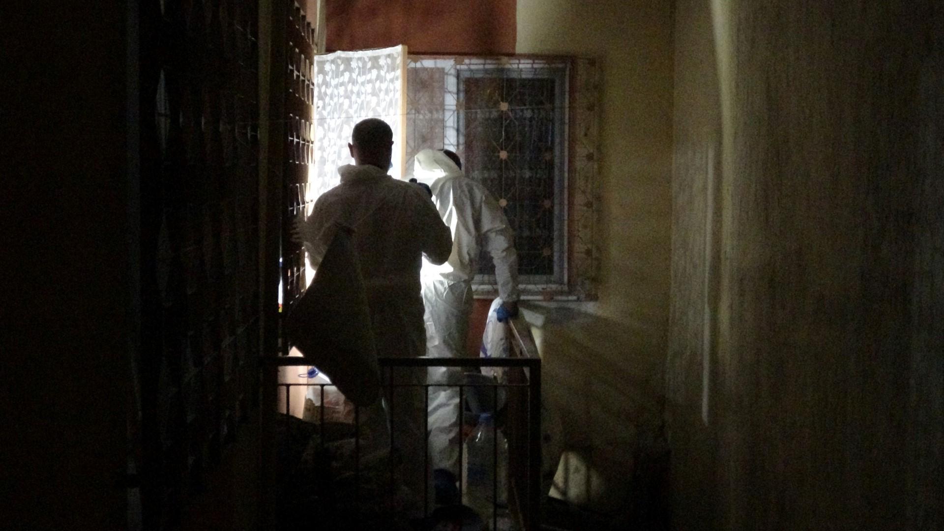 Bıçaklayarak öldürdüğü annesini çuvala koyup 3 gün balkonda sakladı