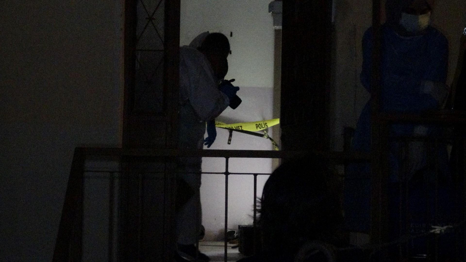 Bıçaklayarak öldürdüğü annesini çuvala koyup 3 gün balkonda sakladı