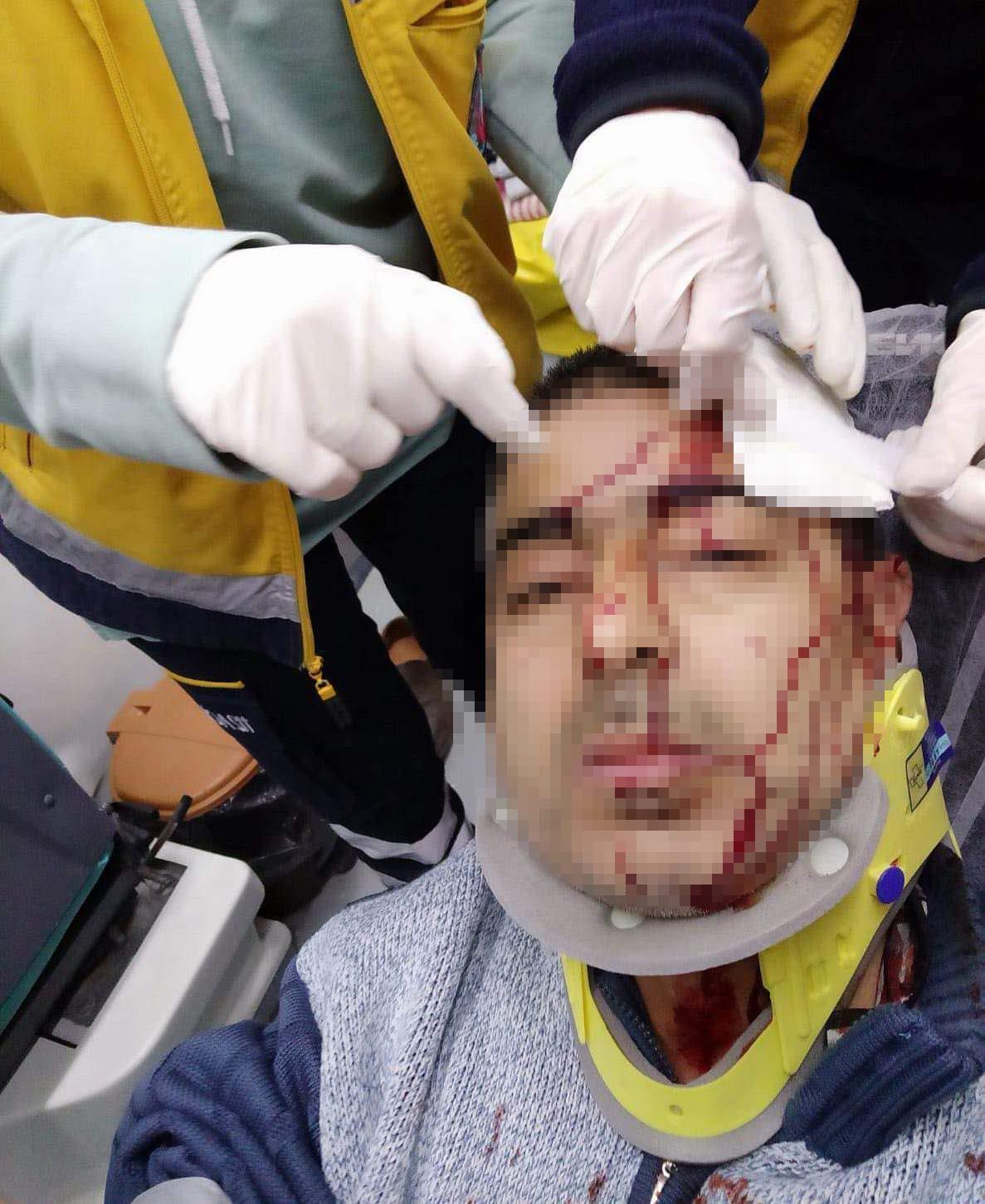 İmamın, müezzine tabureyle saldırdığı anlar kamerada