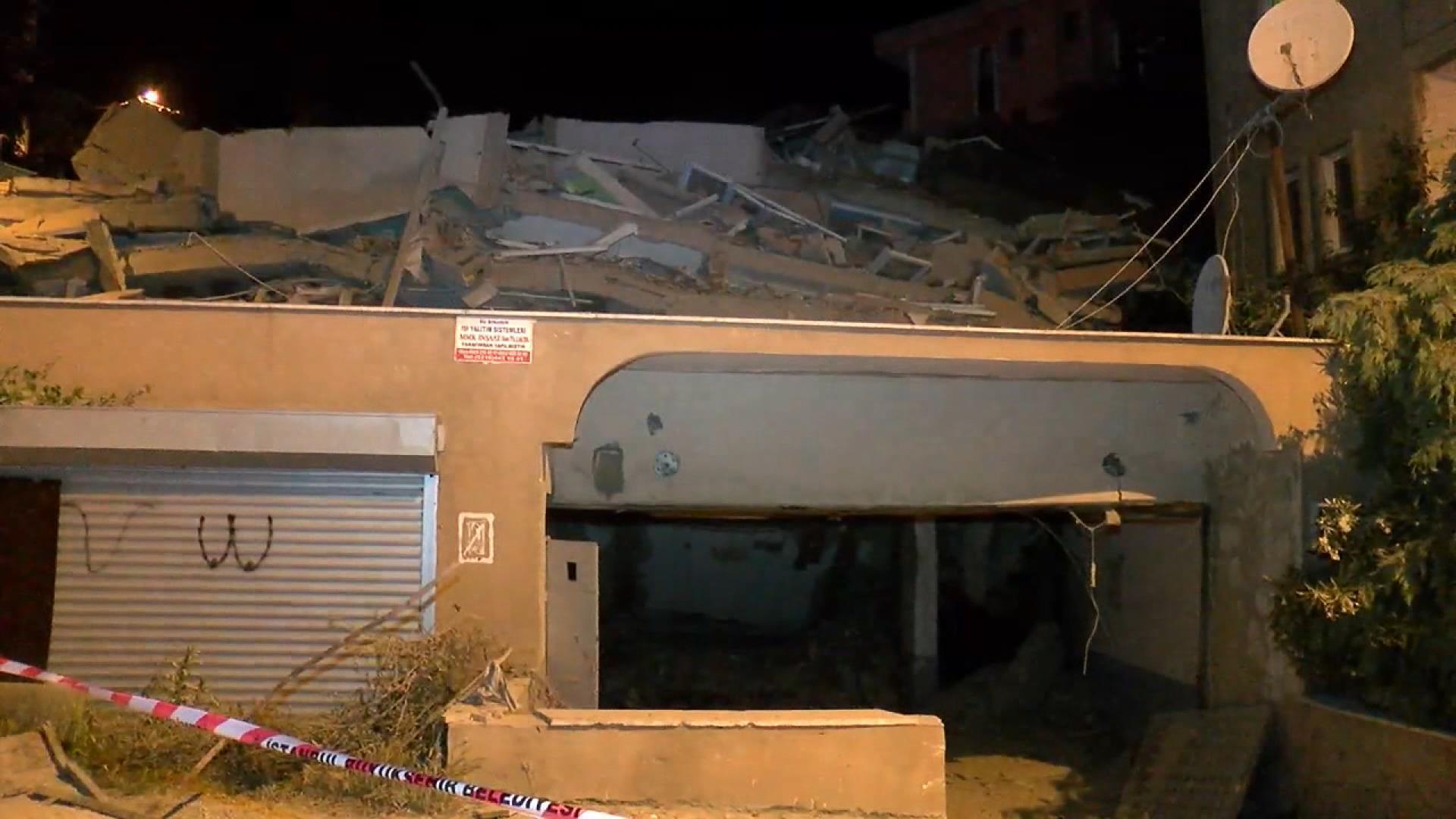 Sarıyer Bahçeköyde daha önce boşaltılan 9 katlı bina çöktü