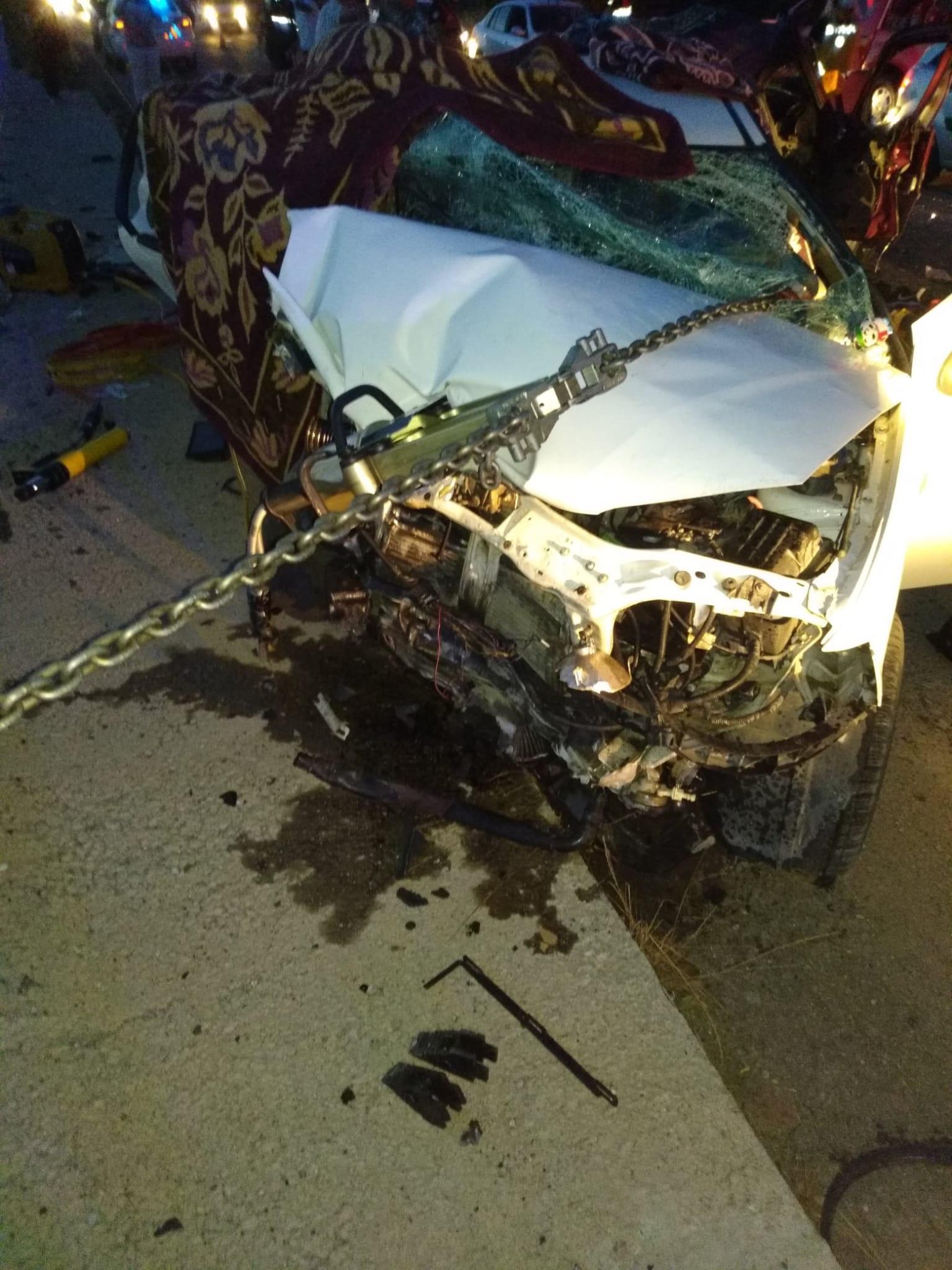 Çanakkale’de iki otomobil kafa kafaya çarpıştı: 3 ölü, 5 yaralı