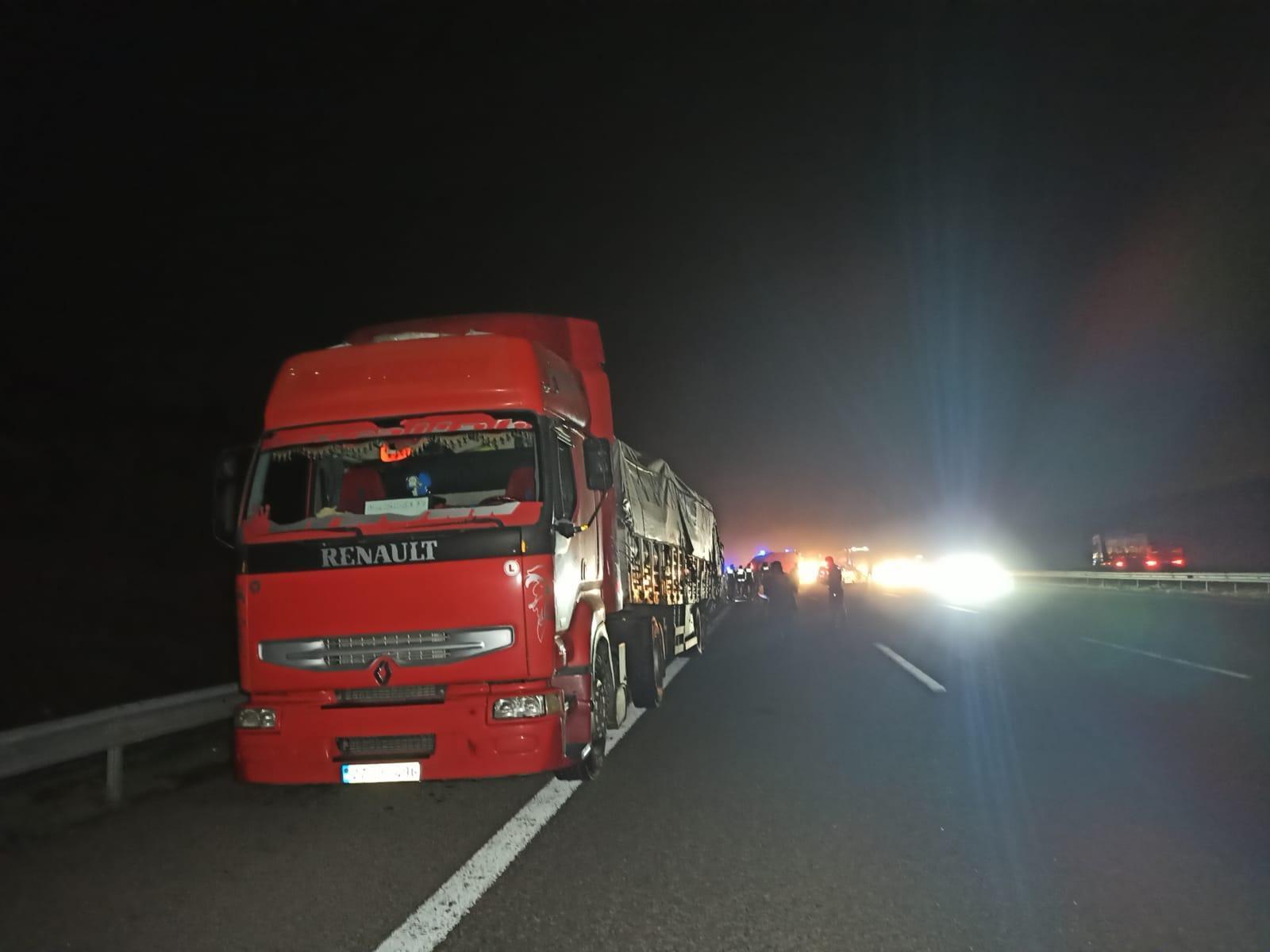 Ankarada otomobil TIRa çarptı: 3 ölü, 1 yaralı