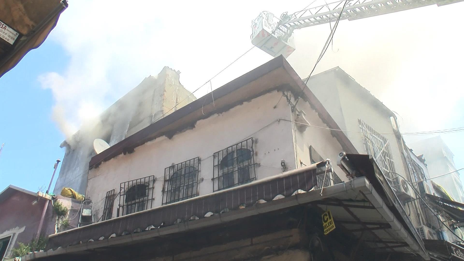 Fatihte oyuncak deposunda yangın