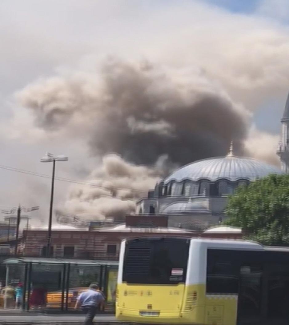 Fatihte oyuncak deposunda yangın