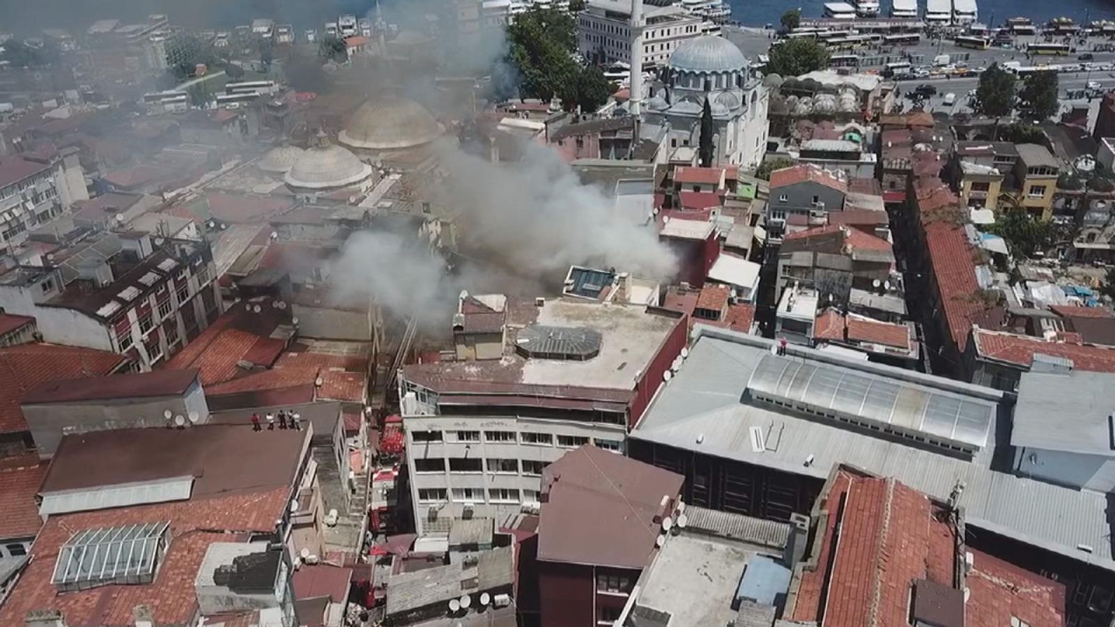 Fatihte oyuncak deposunda yangın