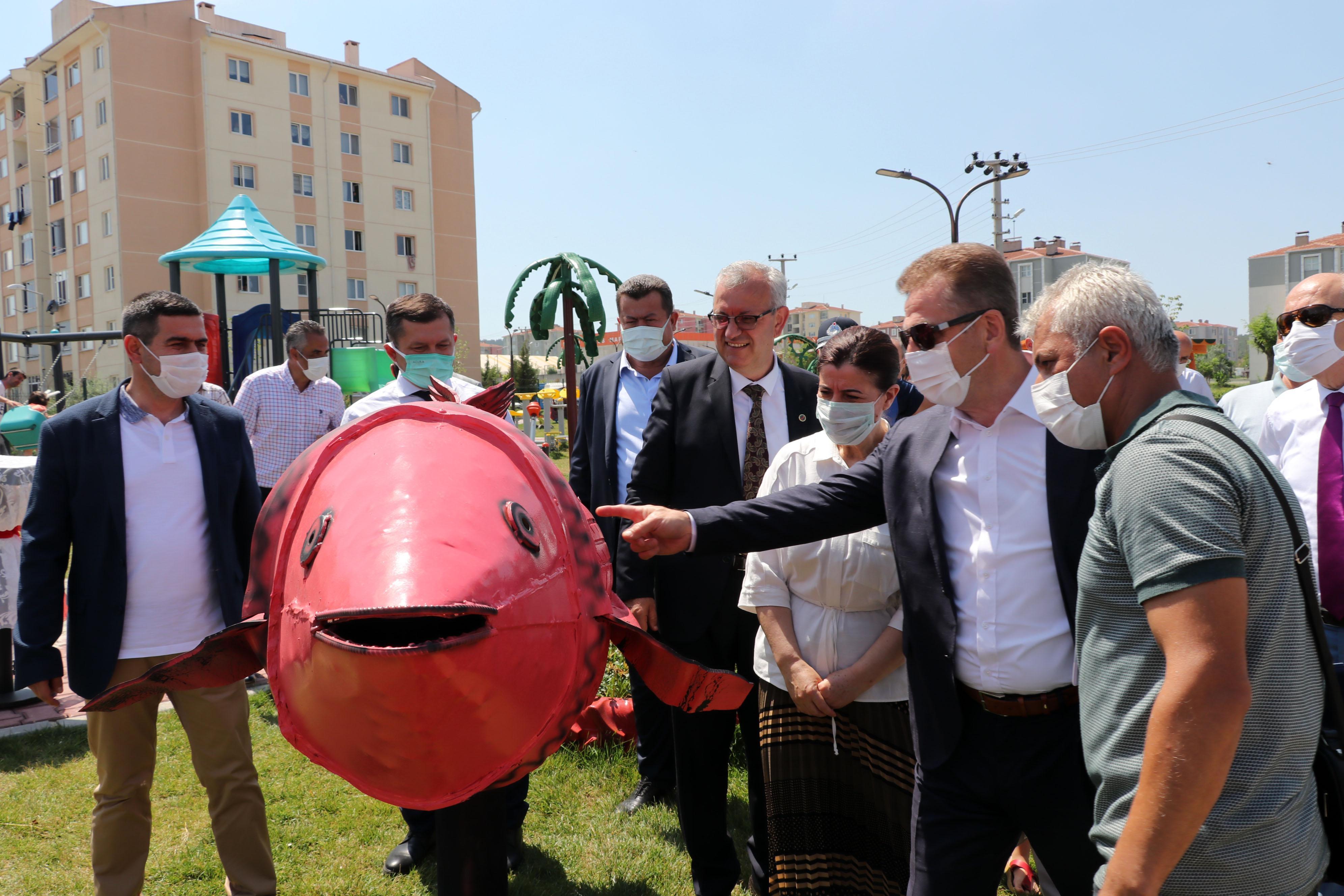 Edirnede Naim Süleymanoğlunun heykelinin bulunduğu park açıldı