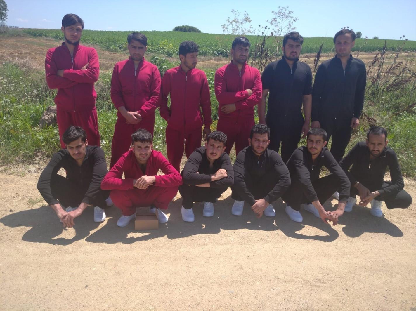 Yunan güvenlik güçleri 42 göçmeni soyup, döverek sınır dışı etti