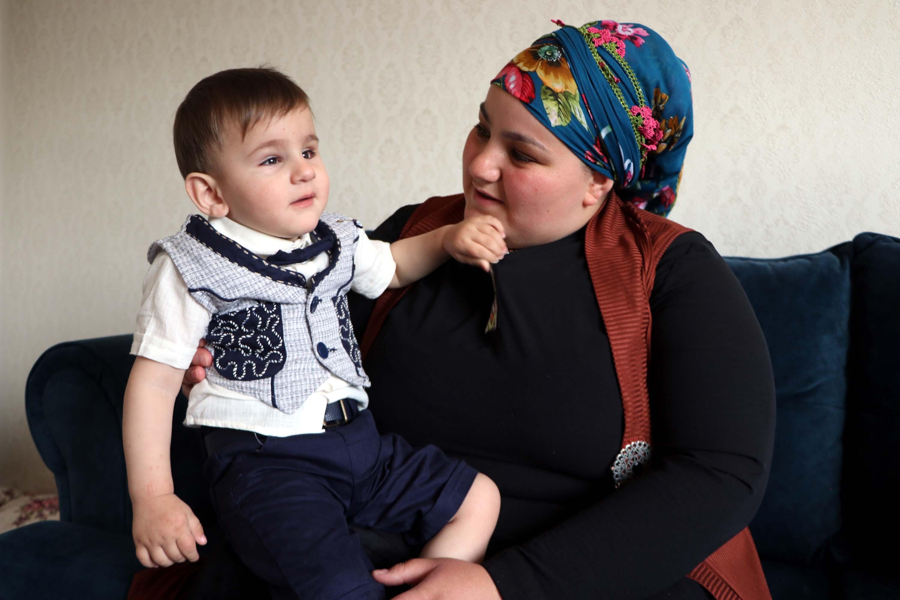 Ameliyat parası dolandırılan Miraç bebeğin gözleri hayırsever desteğiyle görecek