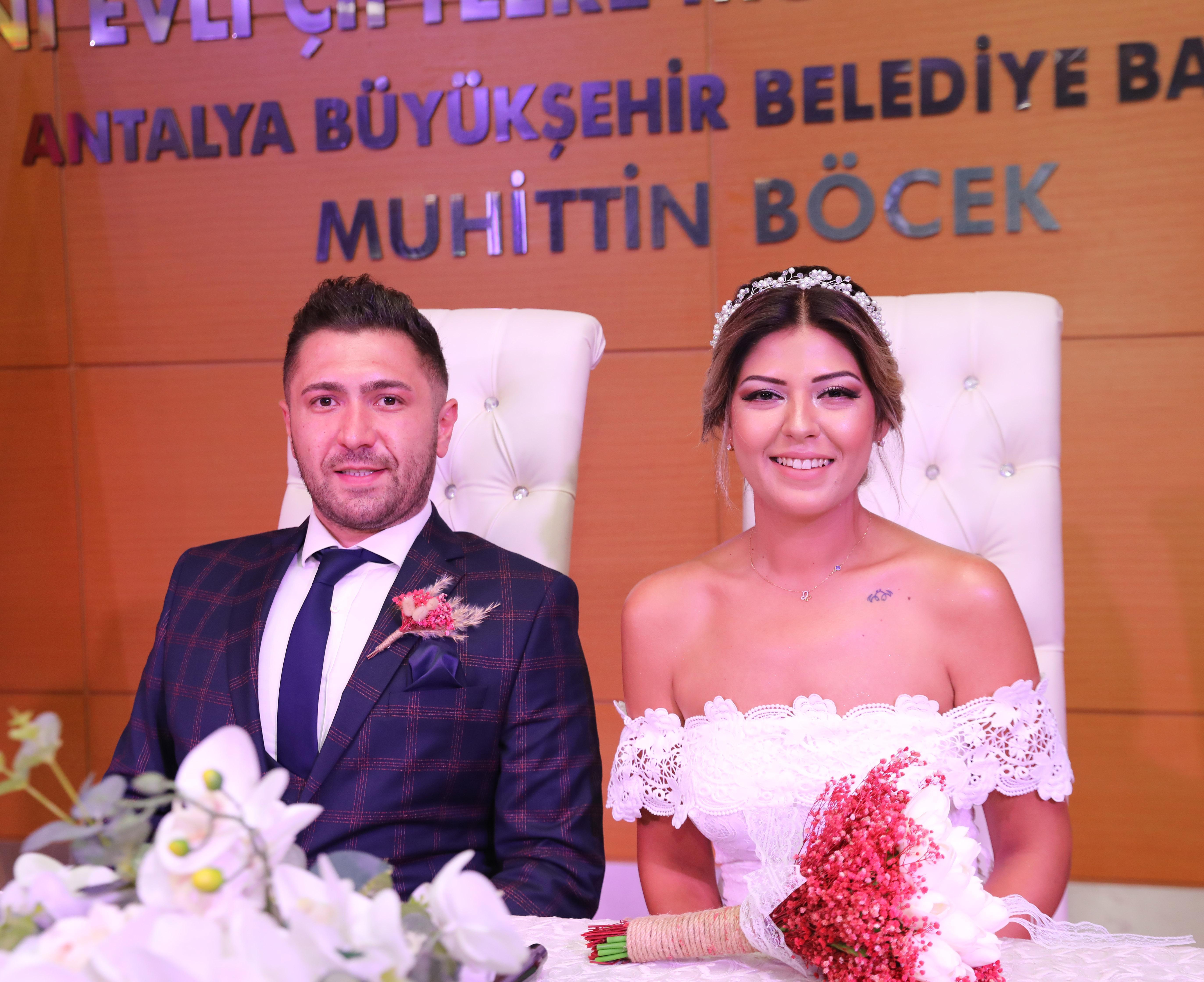 Ölüm döşeğinde verdiği sözü tutan Başkan Böcek, hemşiresinin nikahını kıydı