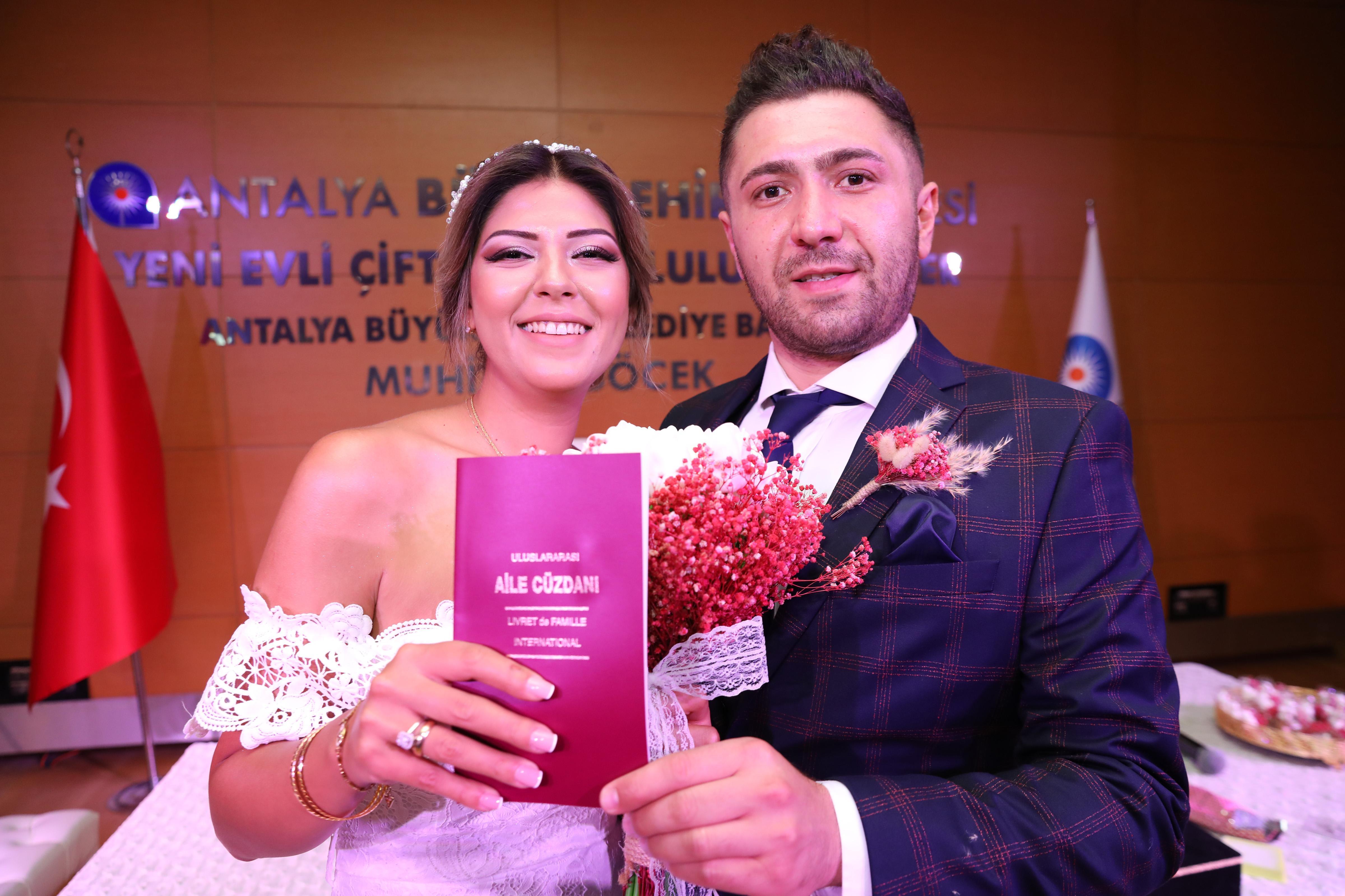 Ölüm döşeğinde verdiği sözü tutan Başkan Böcek, hemşiresinin nikahını kıydı