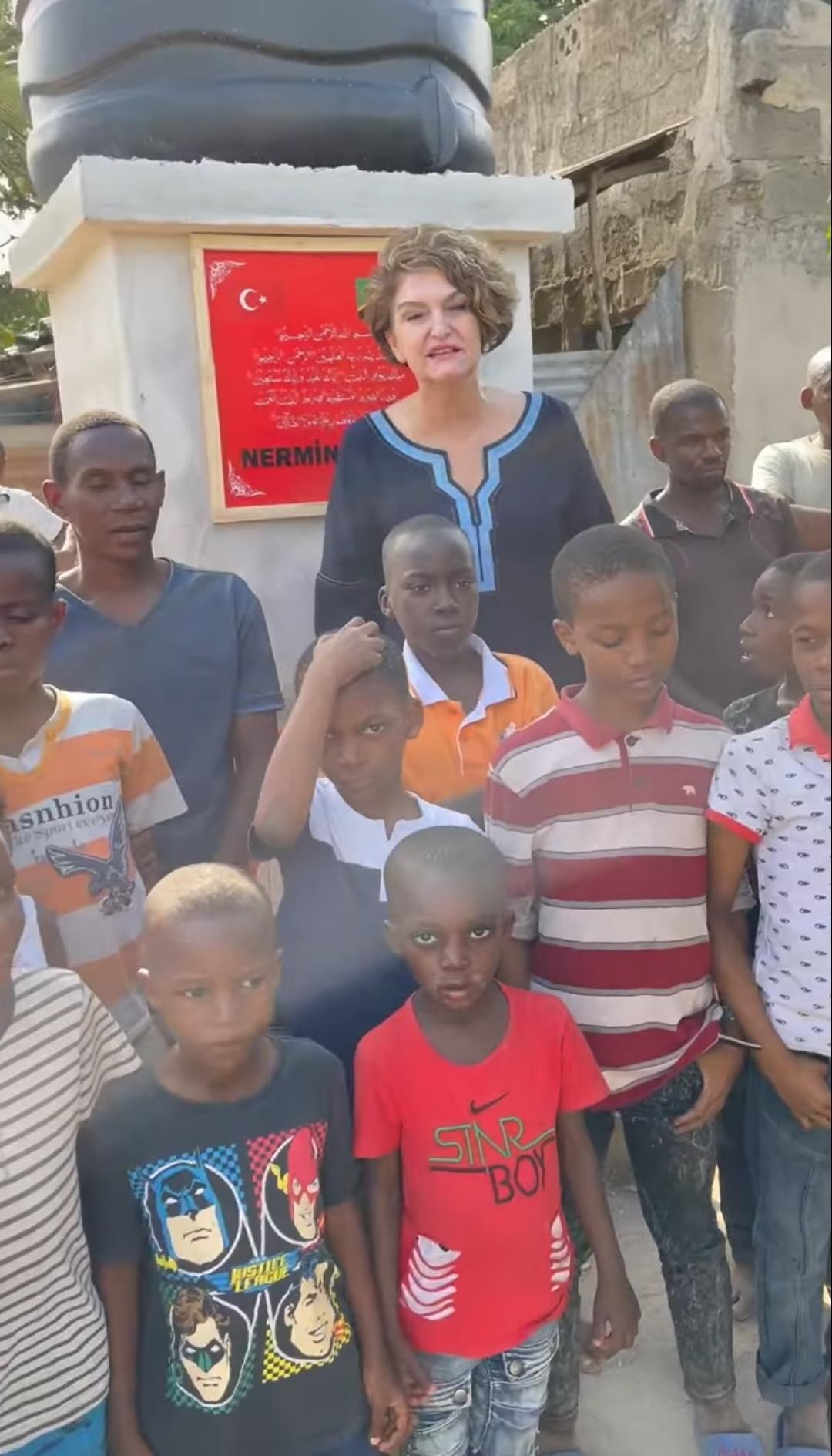 Çanakkaledeki annesi adına Tanzanyada çeşme yaptırdı