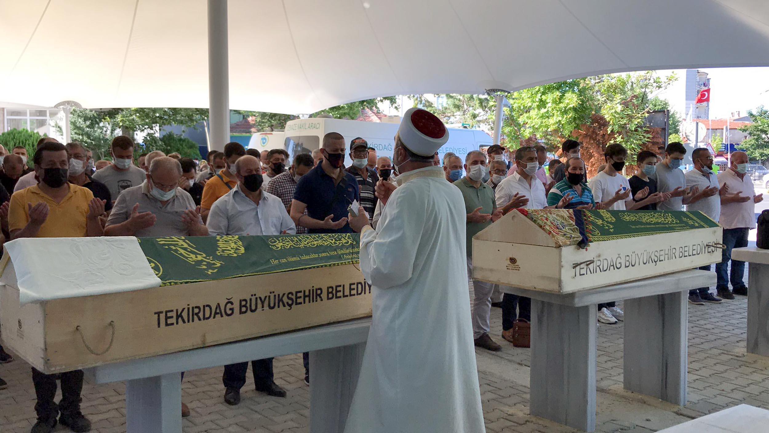 Çorluda sahte içkiden ölenlerin 2si toprağa verildi, 13 kişi tedavide