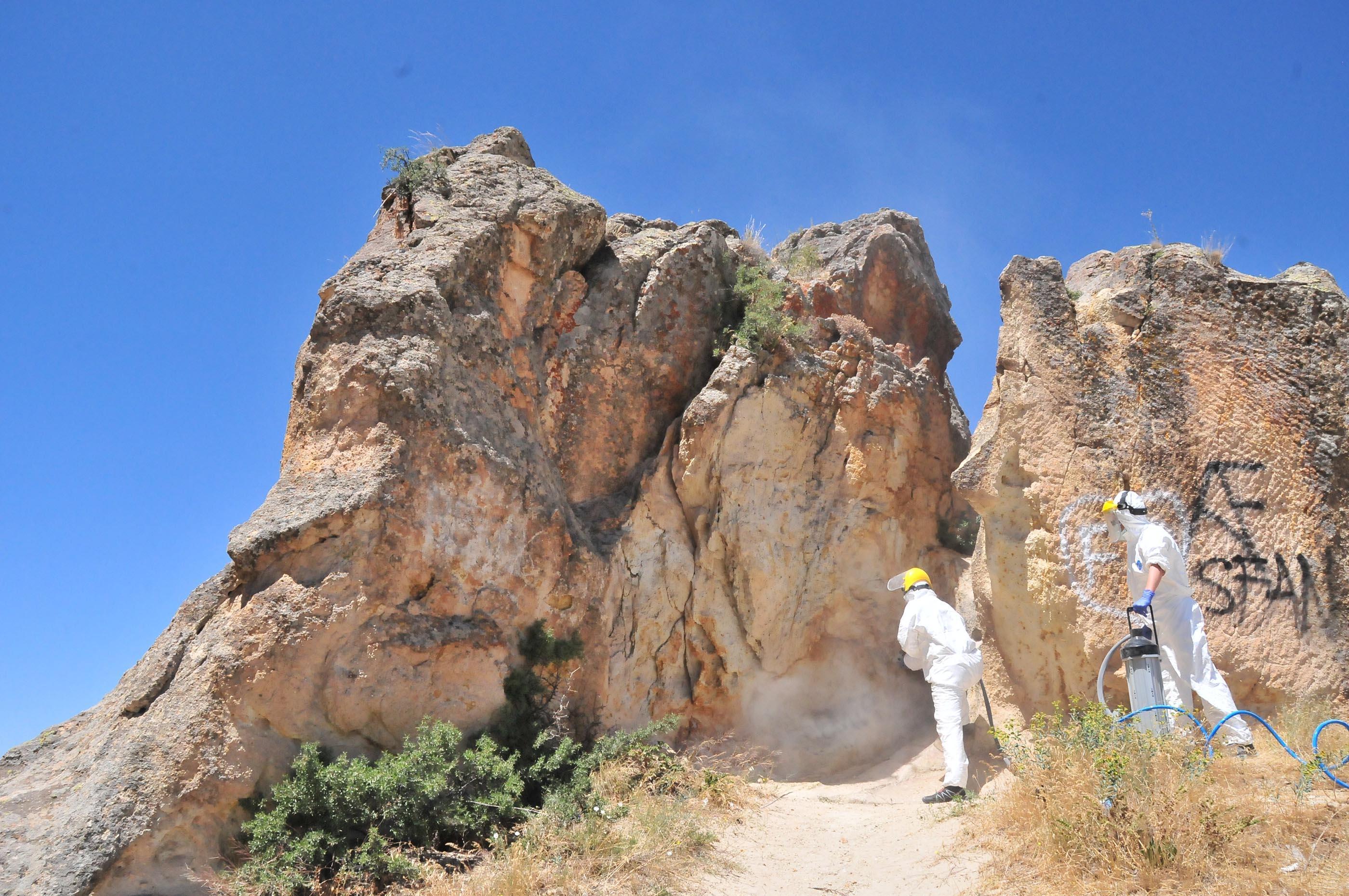 Cappadocia’s vandalized fairy chimneys are cleaned with micro-sandblasting technique