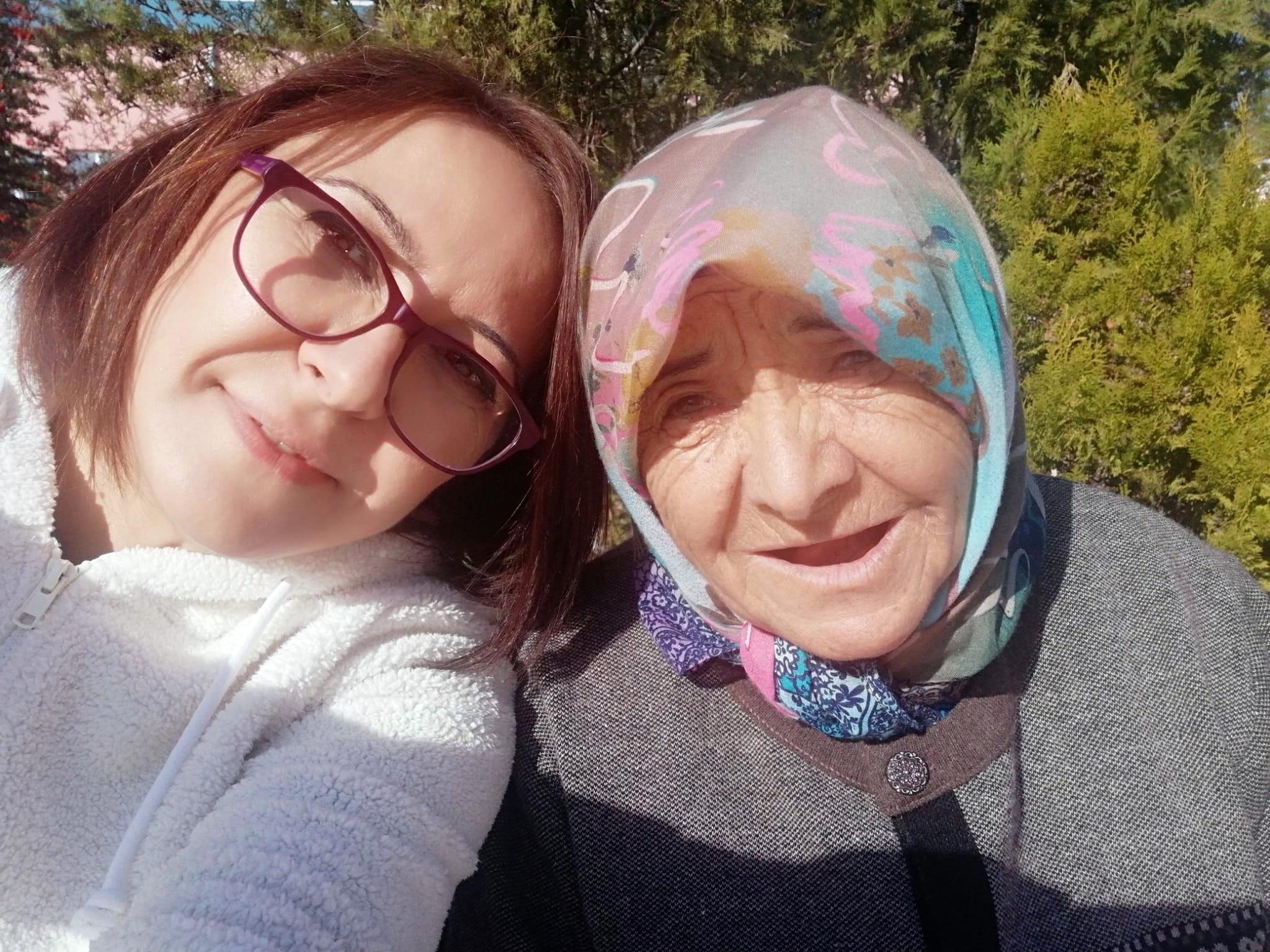 Böbrek hastası Ayşe Dündar için 250 bin kişide 1 görülen ‘Bombay’ grubu kan aranıyor