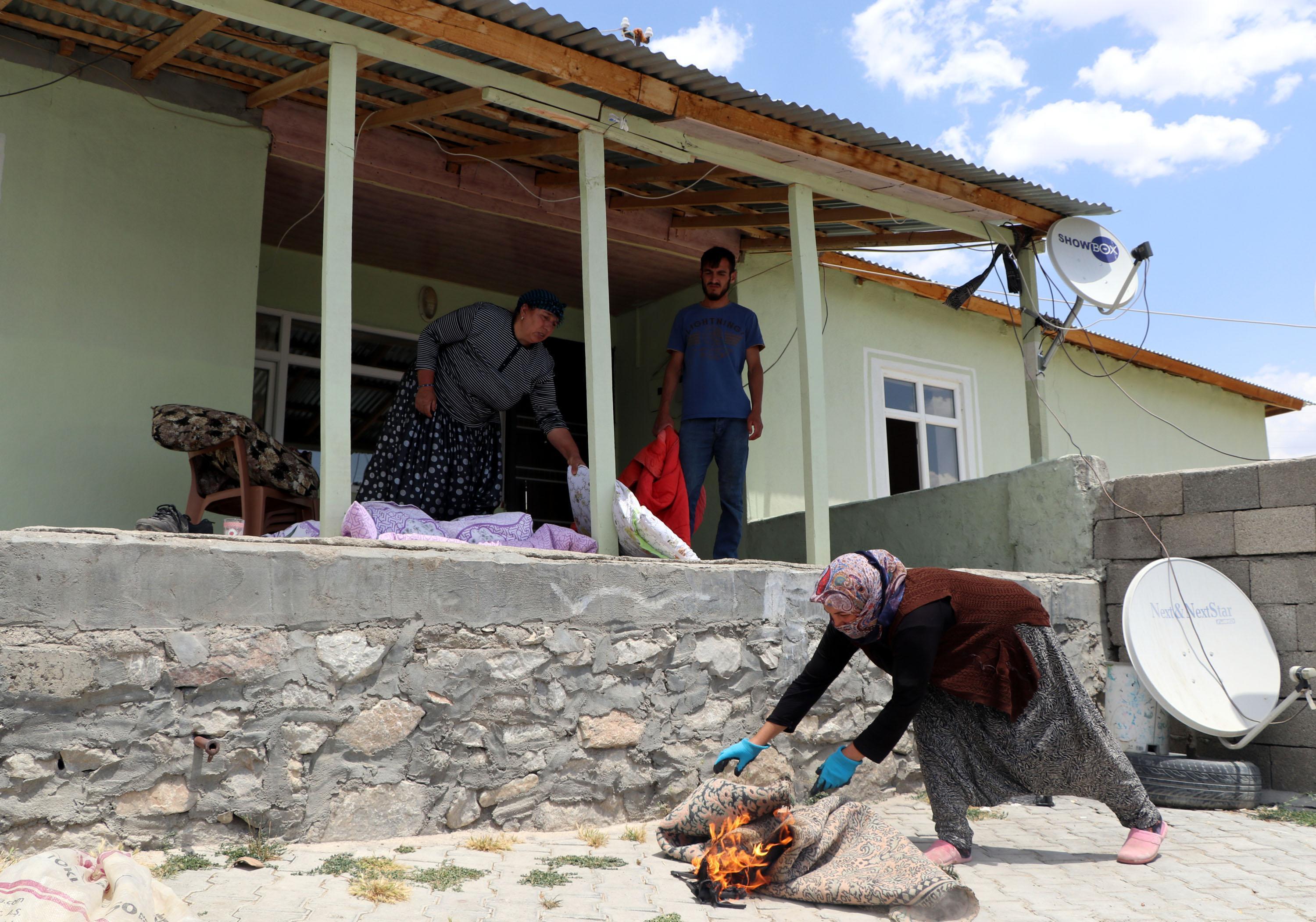 Vanda, mahalleyi bit ve pireler sardı