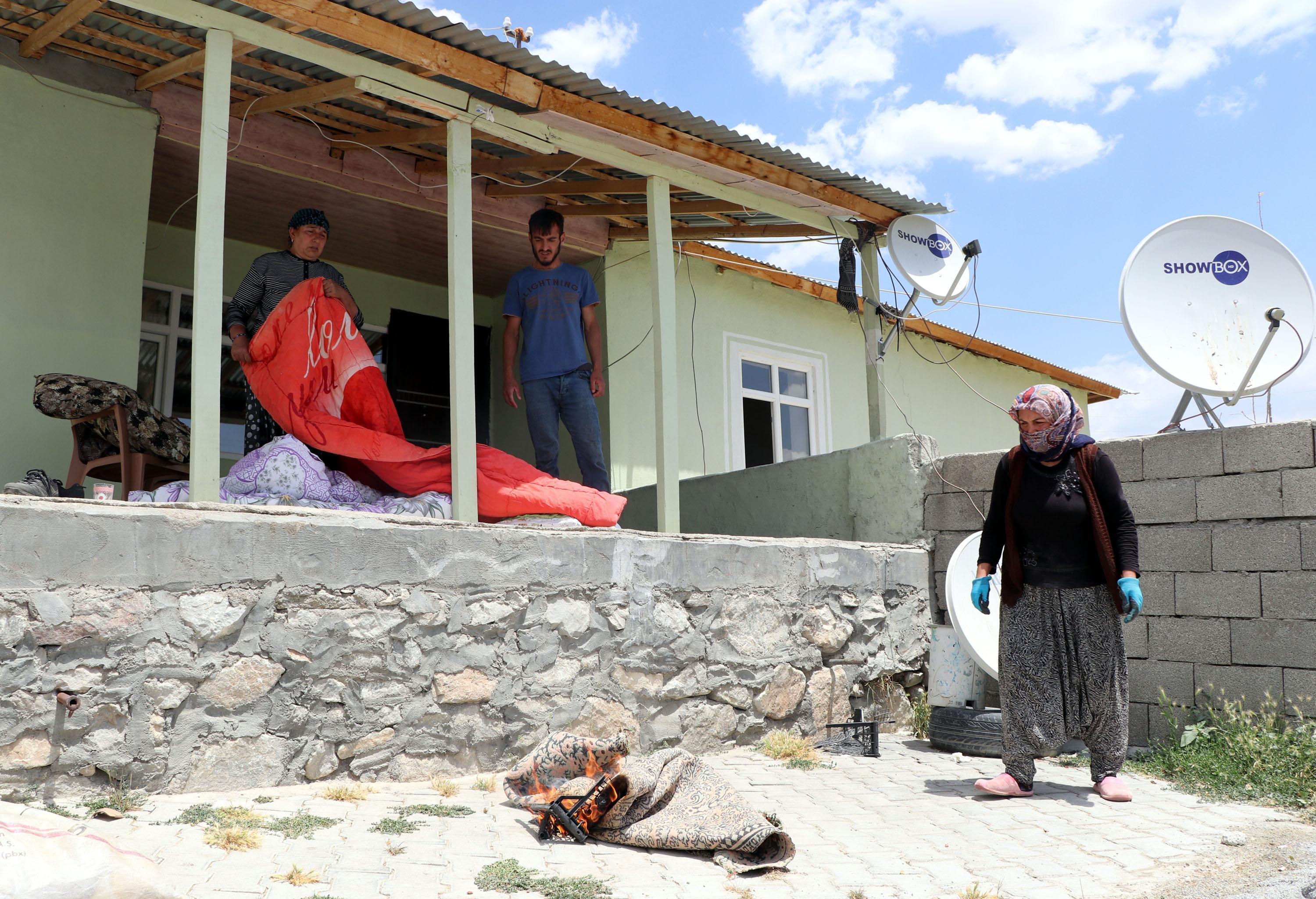 Vanda, mahalleyi bit ve pireler sardı