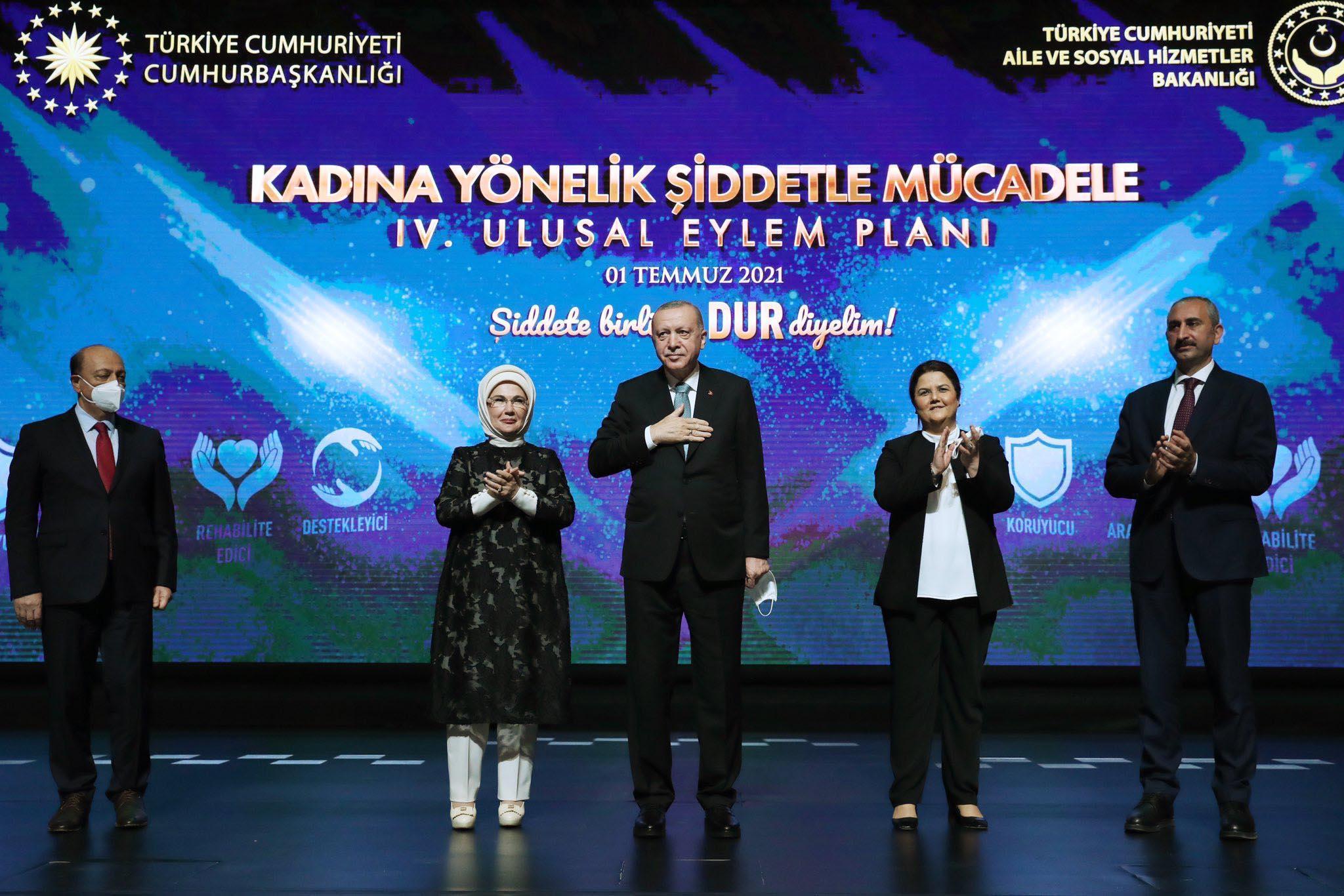 Erdoğan: Kadına şiddetle mücadelemiz İstanbul Sözleşmesinden çekilmeyle bitecek değil
