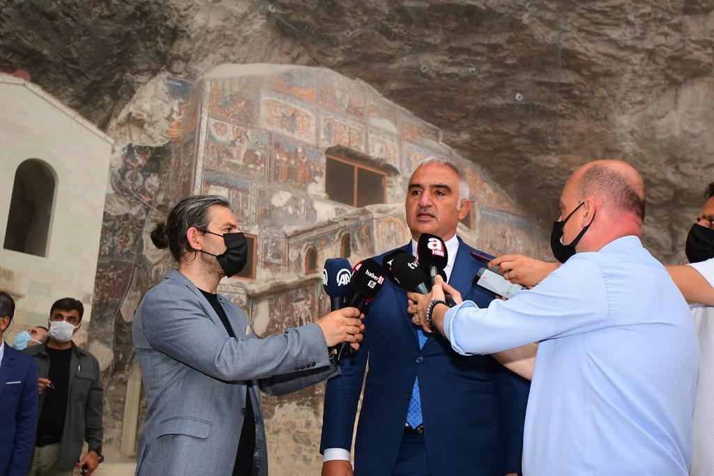 Sümela Manastırı 5 yıl sonra ziyarete açıldı Bakan Ersoy dikkat çeken detayı paylaştı