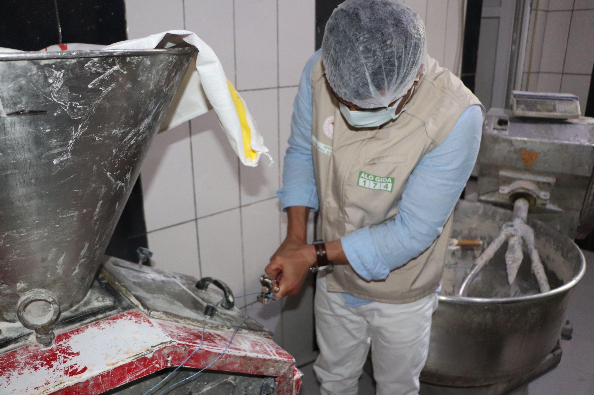 Fırında hamurla top gibi oynanmasına soruşturma, 31 bin 687 TL ceza