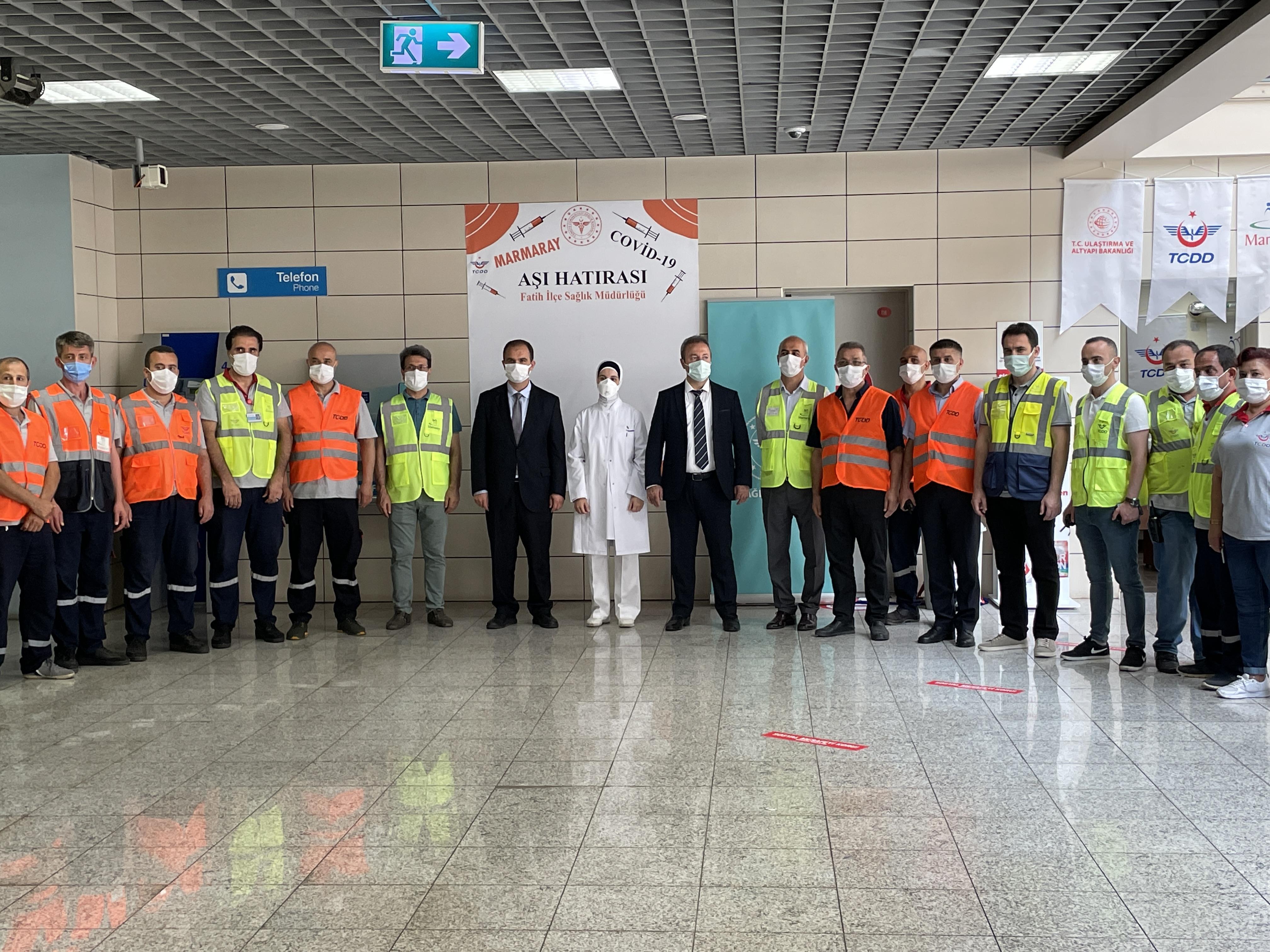 Marmaray istasyonlarında Kovid-19 aşı noktası kuruldu