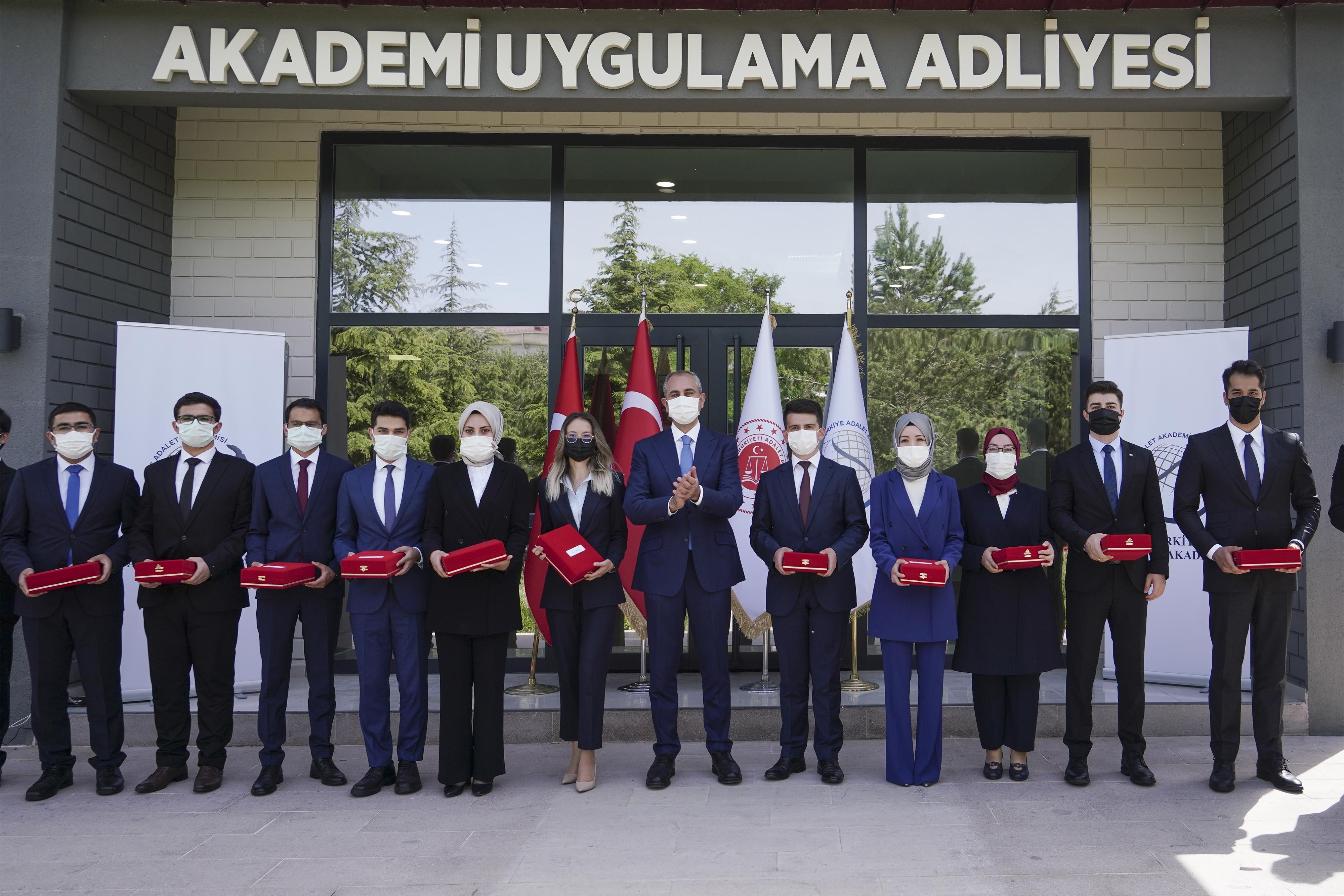 Bakan Gül: Faile değil, fiile bakarak karar verin