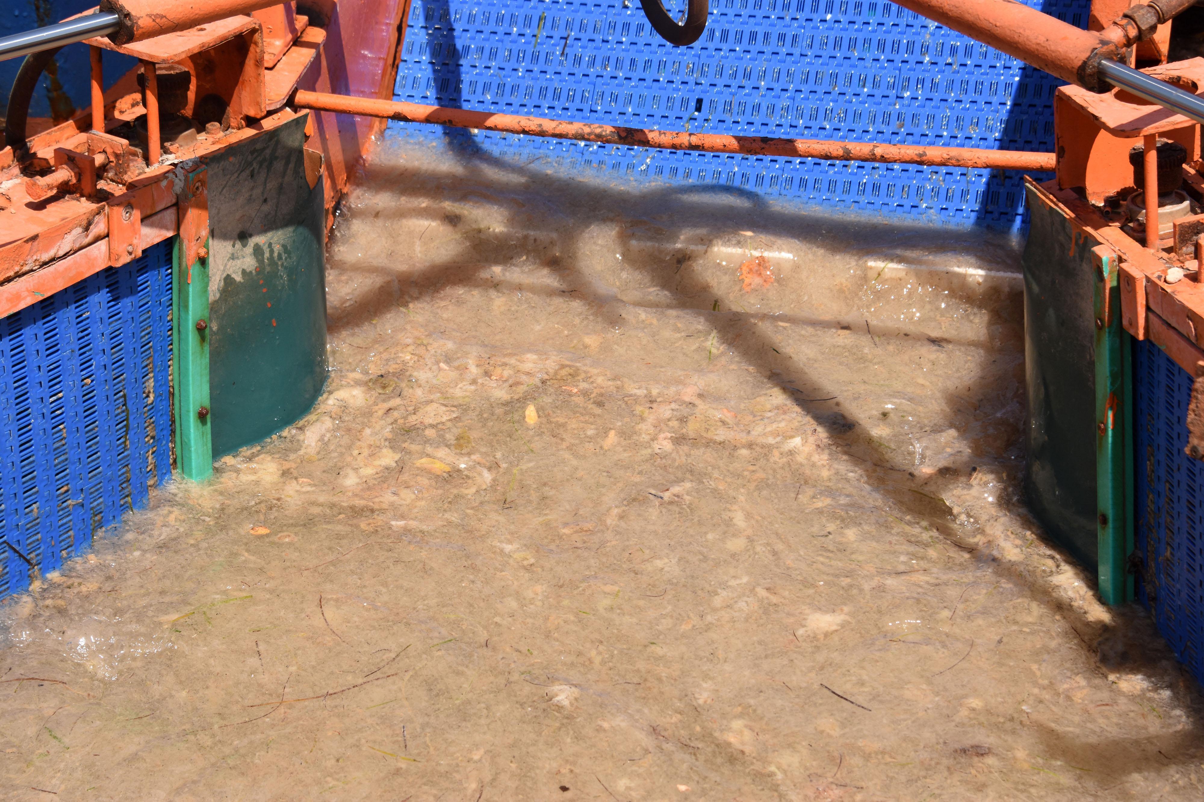 Çanakkalede müsilaj deniz süpürgesiyle temizleniyor