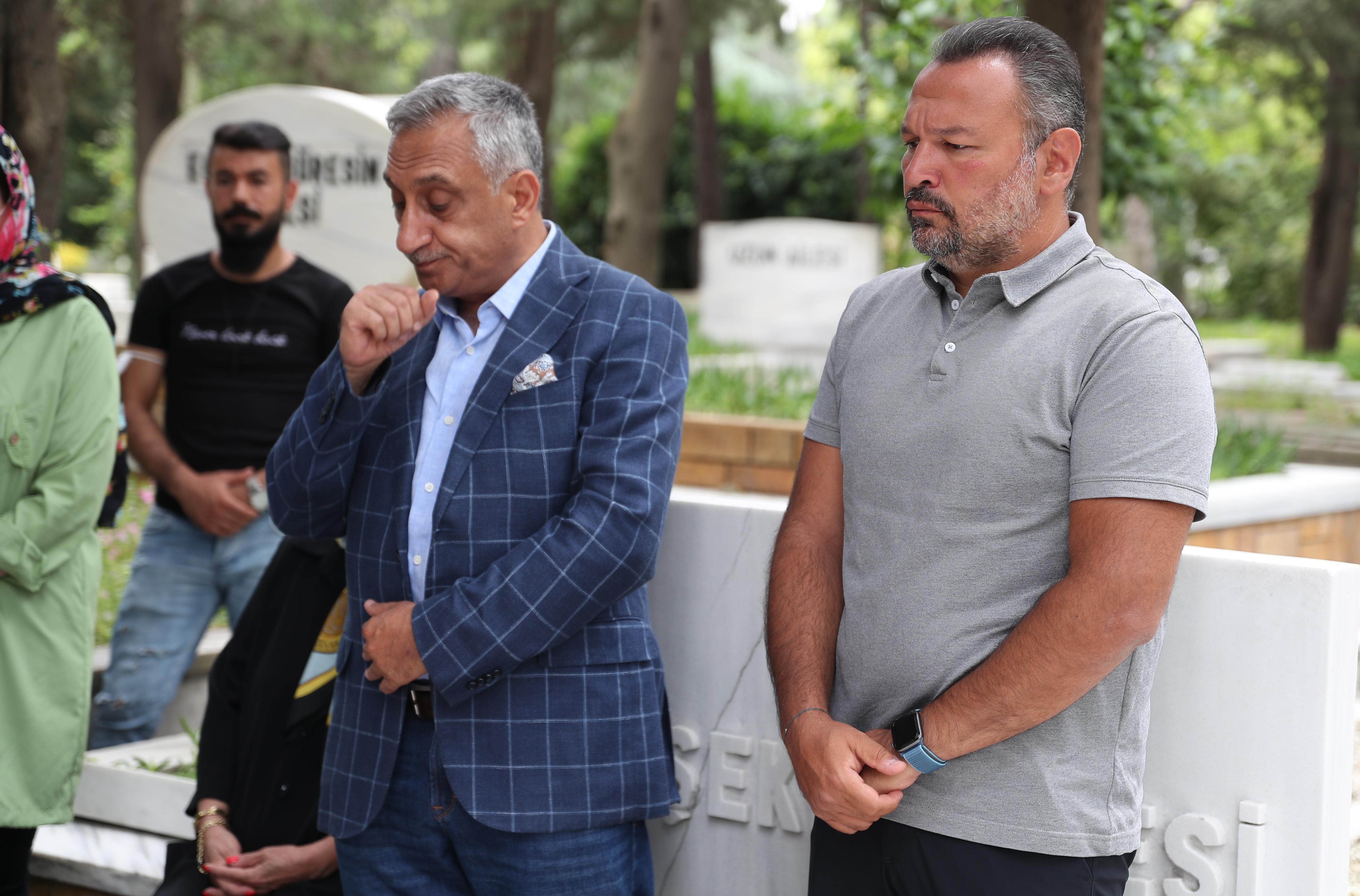 Kemal Sunal vefatının 21. yılında kabri başında anıldı