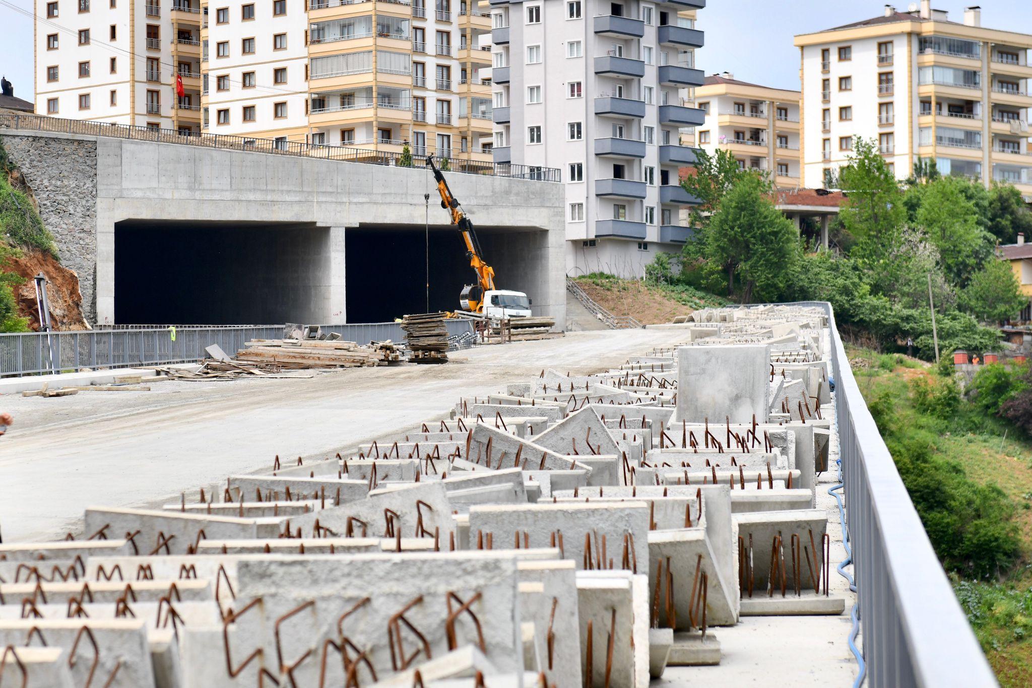 Karadenizde yol yapım zorluğu; 28 kilometrelik yola 28 kavşak, 17 tünel, 24 köprü