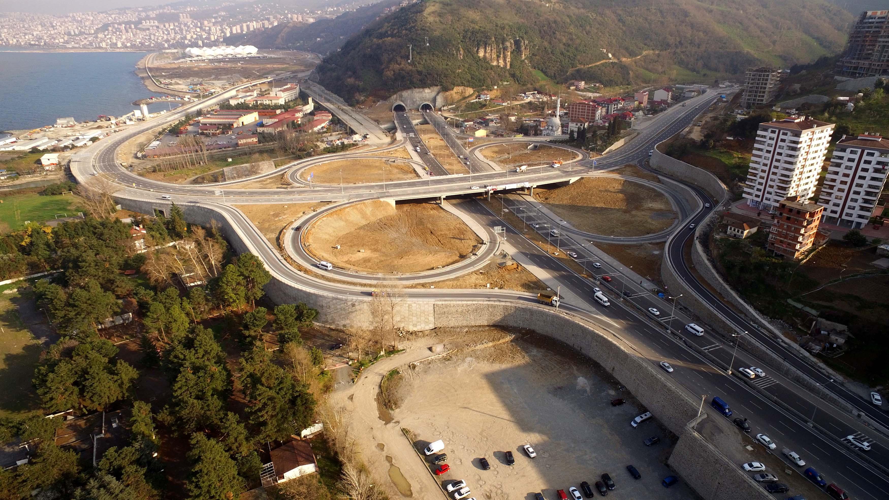 Karadenizde yol yapım zorluğu; 28 kilometrelik yola 28 kavşak, 17 tünel, 24 köprü