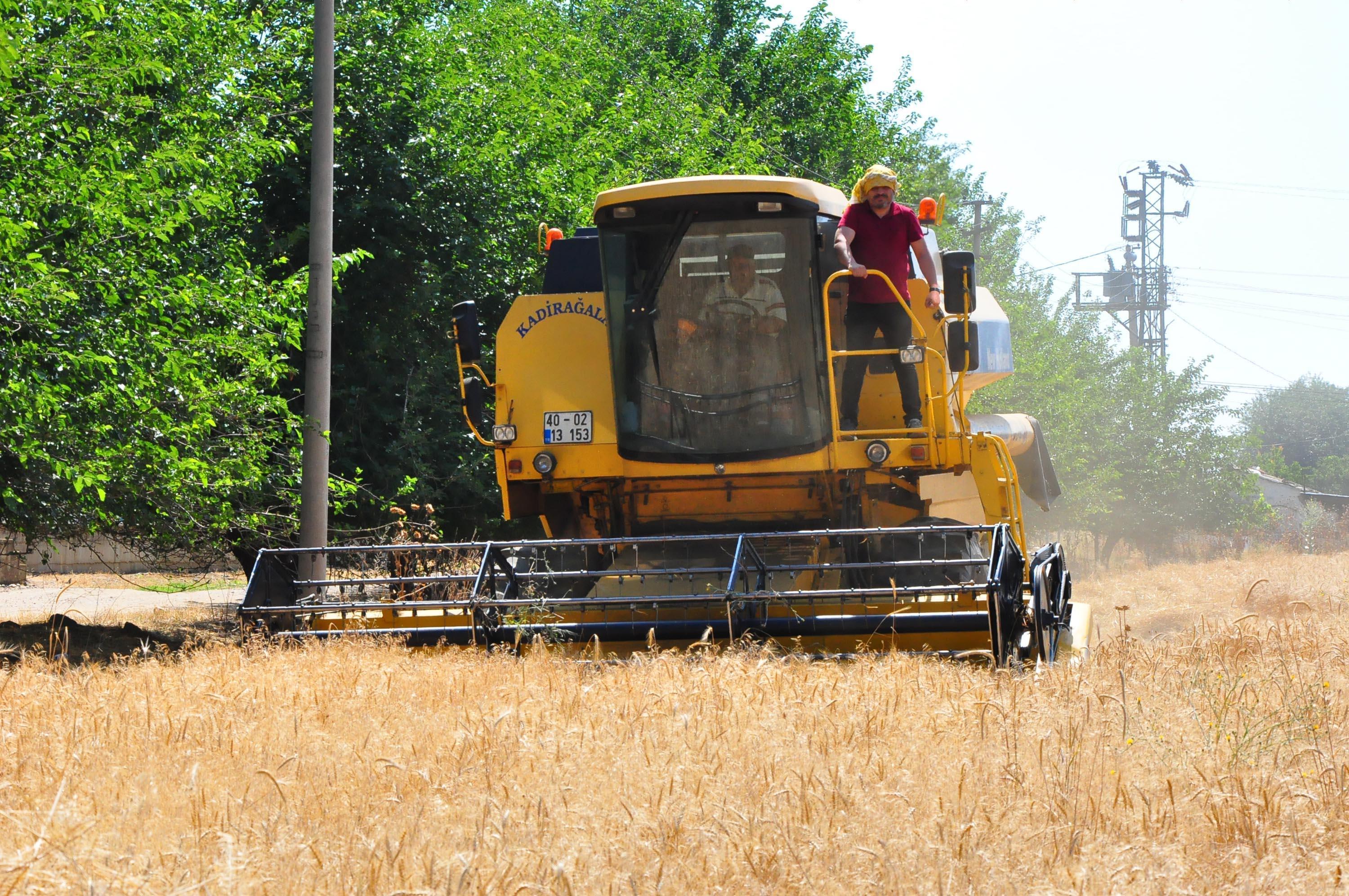 Okul müdüründen kurumu ve öğrencileri için tarla ekimi