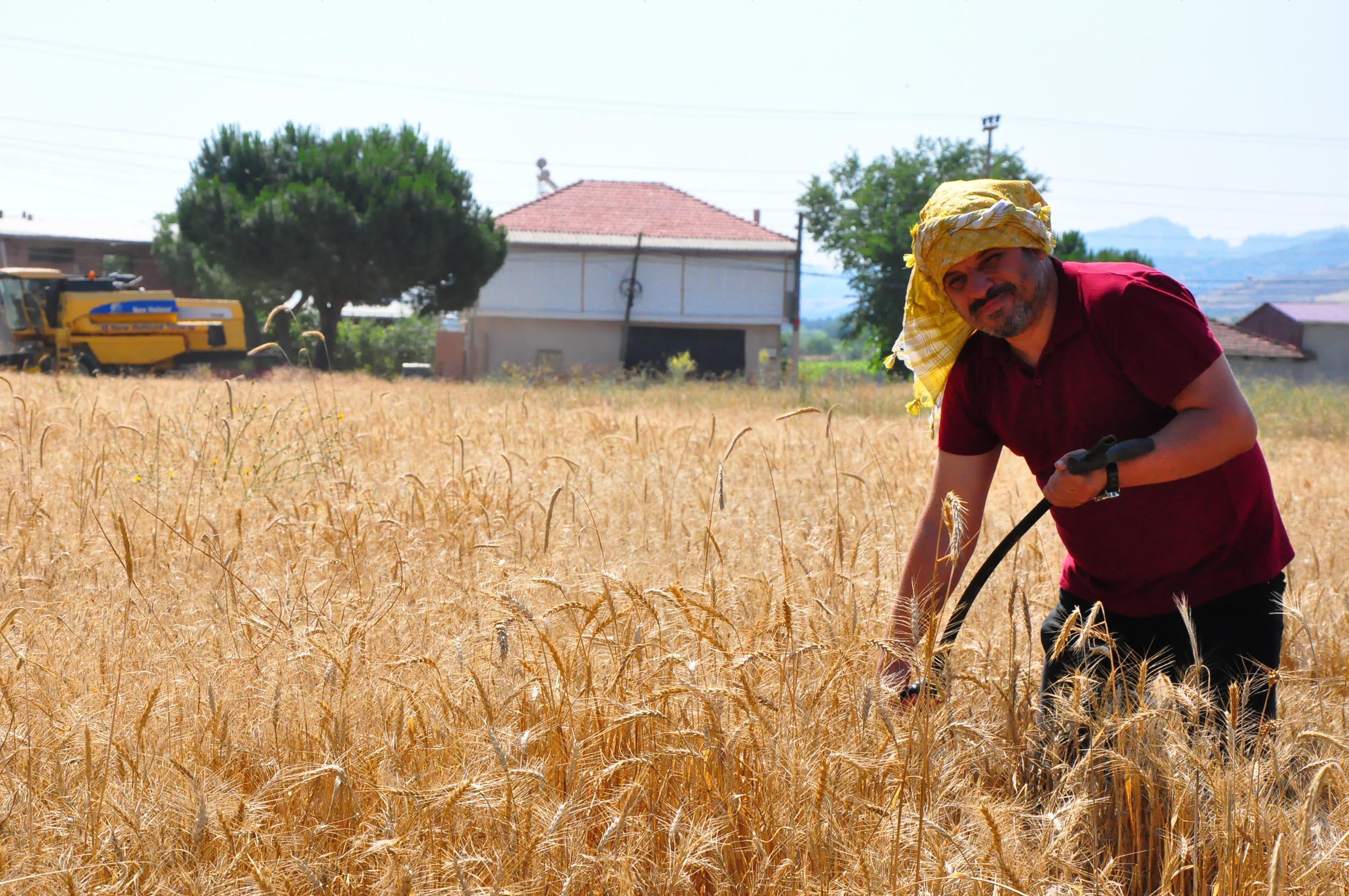 Okul müdüründen kurumu ve öğrencileri için tarla ekimi