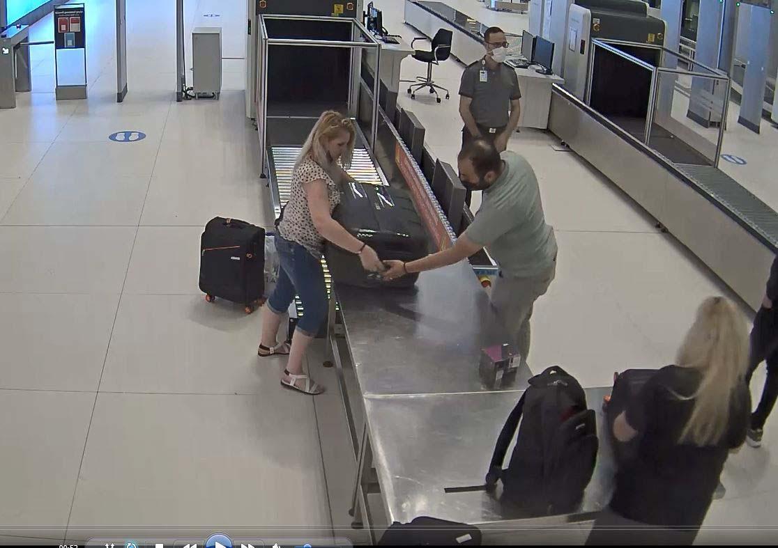 Valizlerden kıyafet yerine kaçak elektronik sigara çıktı