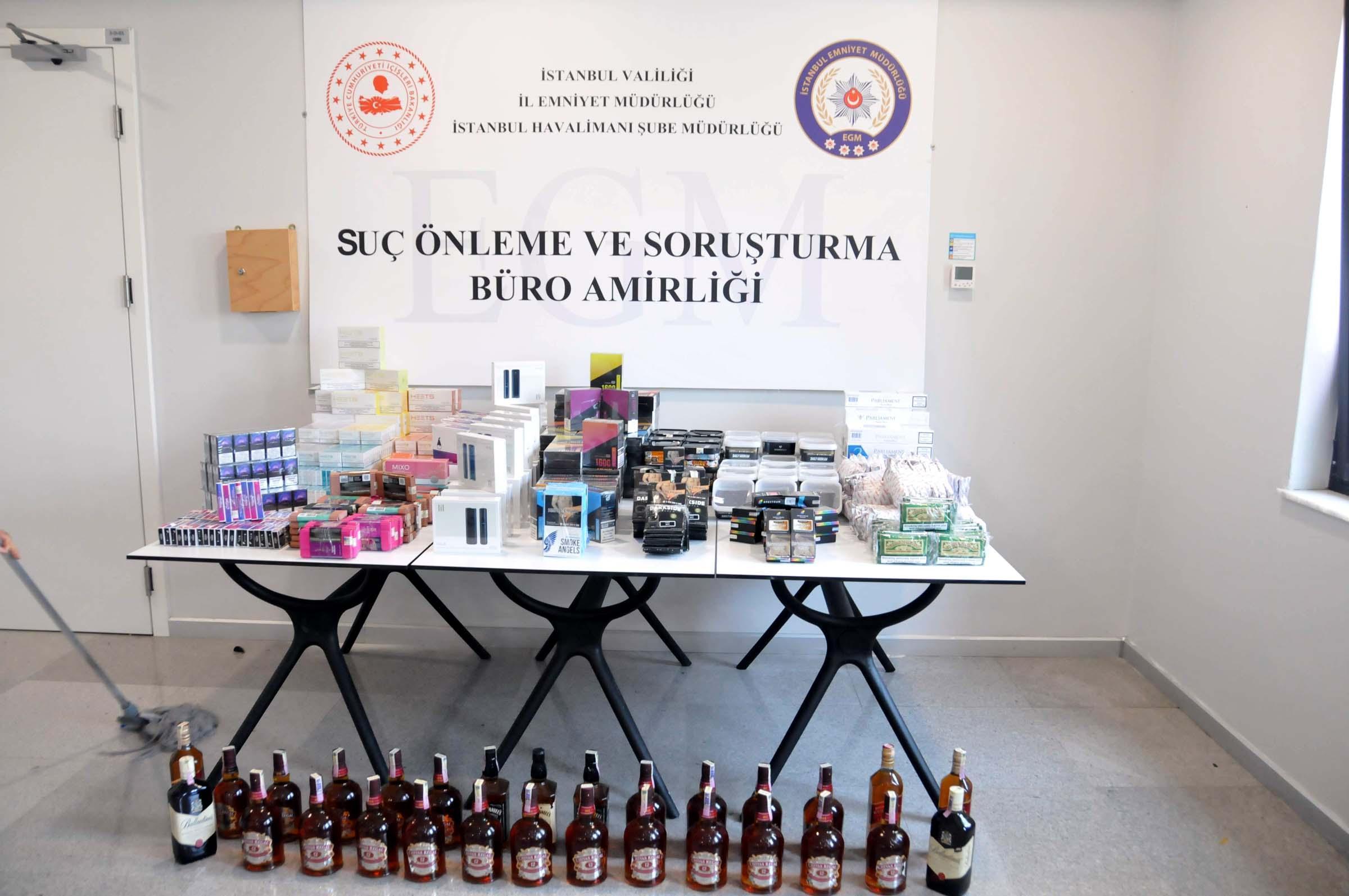 Valizlerden kıyafet yerine kaçak elektronik sigara çıktı