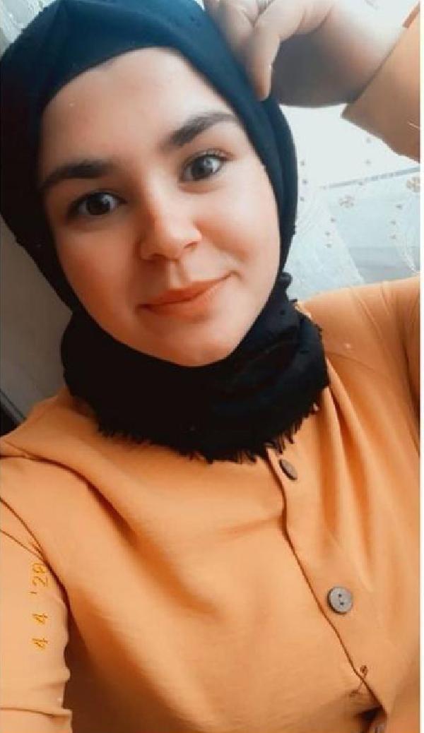 Otomobil bariyere çarptı: 8,5 aylık hamile Esra ve küçük Taha öldü