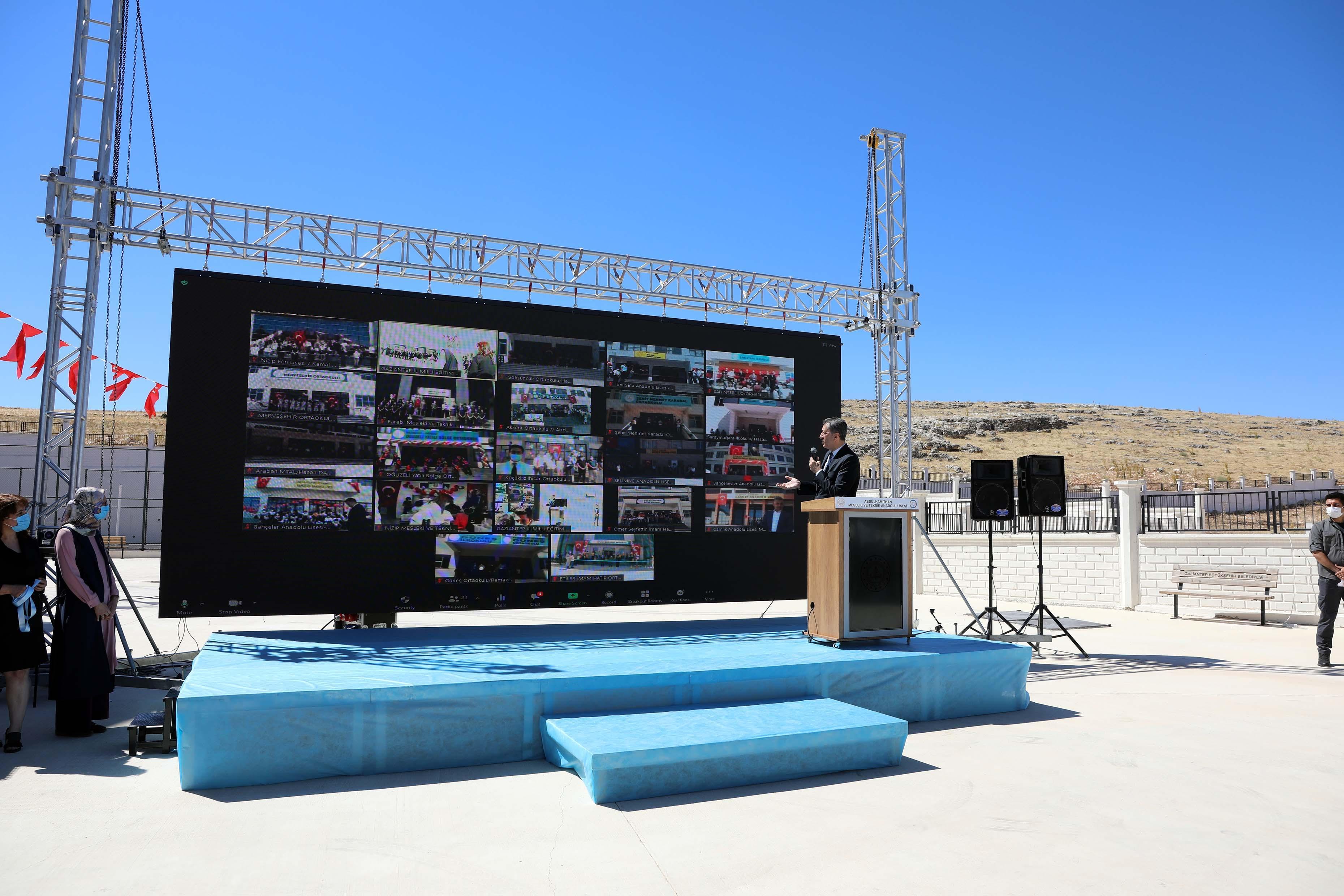 Bakan Selçuk: Nicelikten niteliğe doğru yolculuğun peşindeyiz