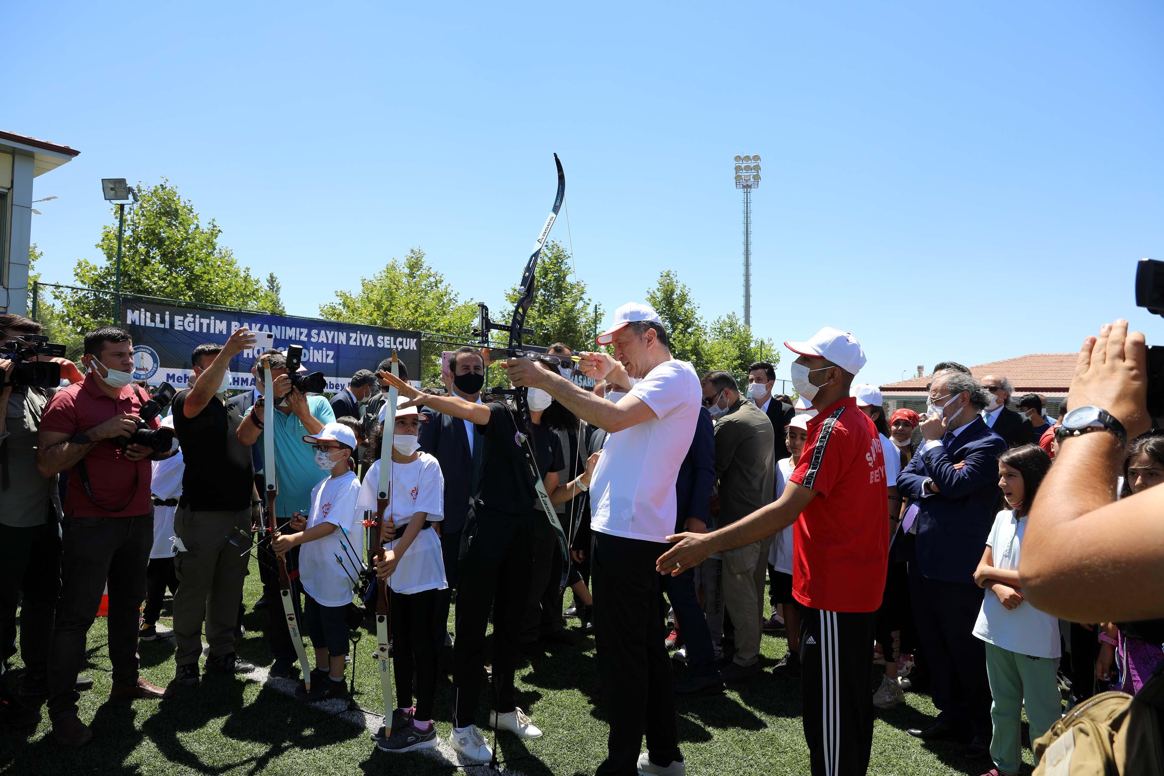 Bakan Selçuk: Nicelikten niteliğe doğru yolculuğun peşindeyiz