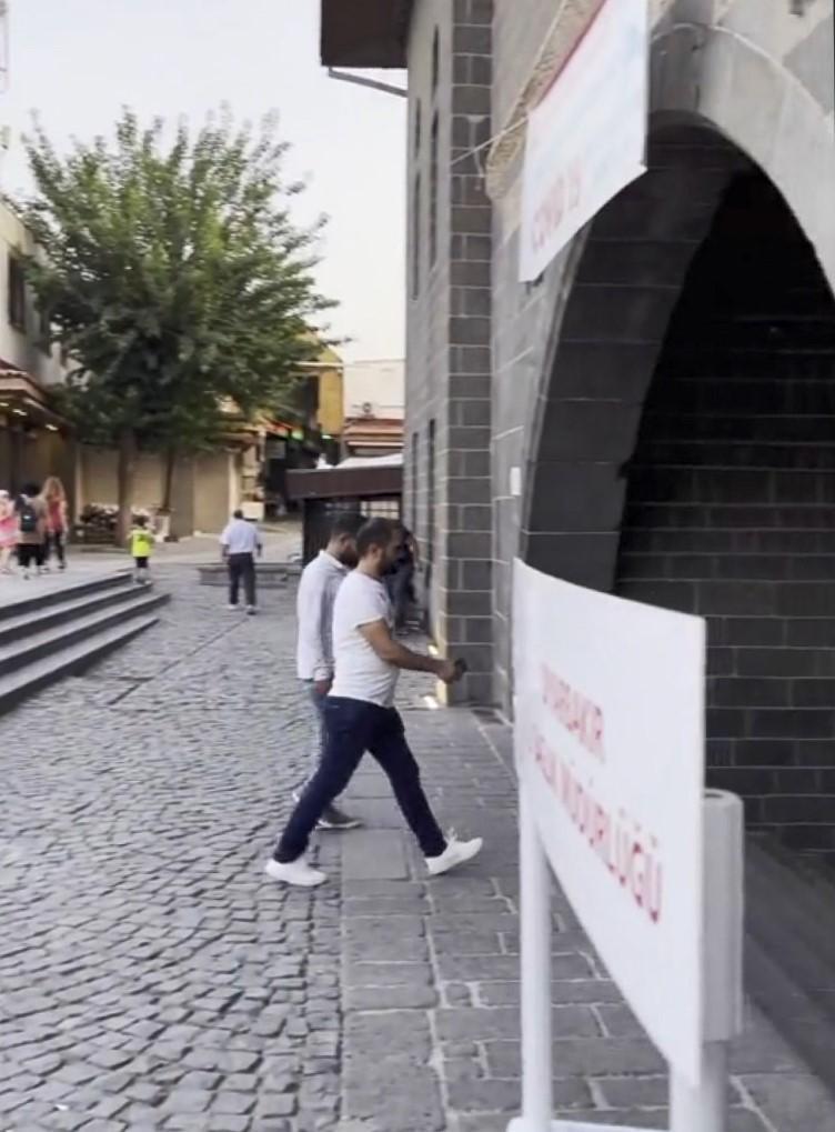 Doktor stantta Biontech var, Sinovac var diye bağırıp aşıya davet etti