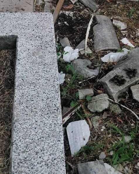 Nihal Atsızın mezarına zarar verildi