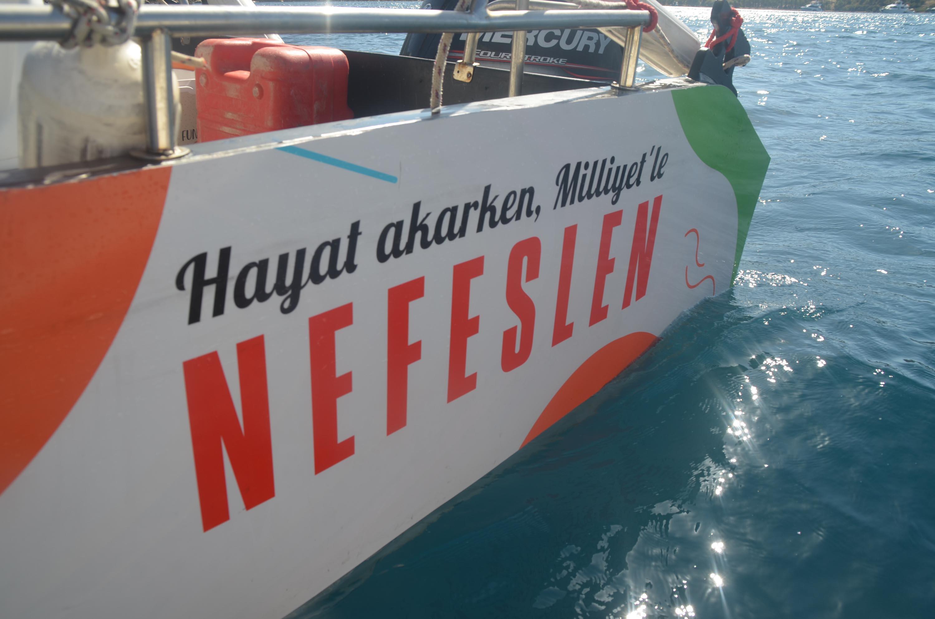 Bodrumda denizde de gazete keyfi