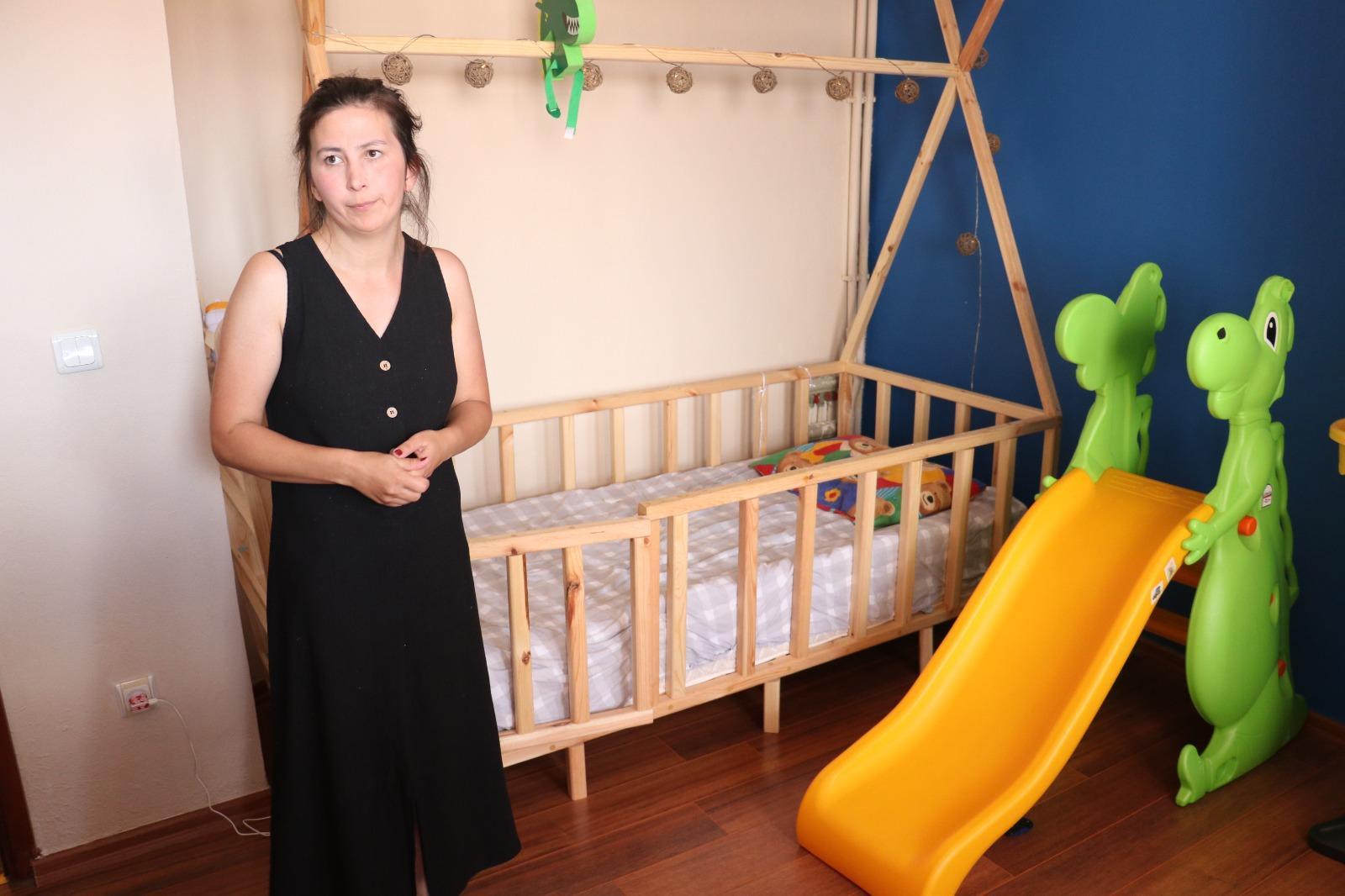 Evine giren tacizciyi son anda fark ederek komşularına sığındı