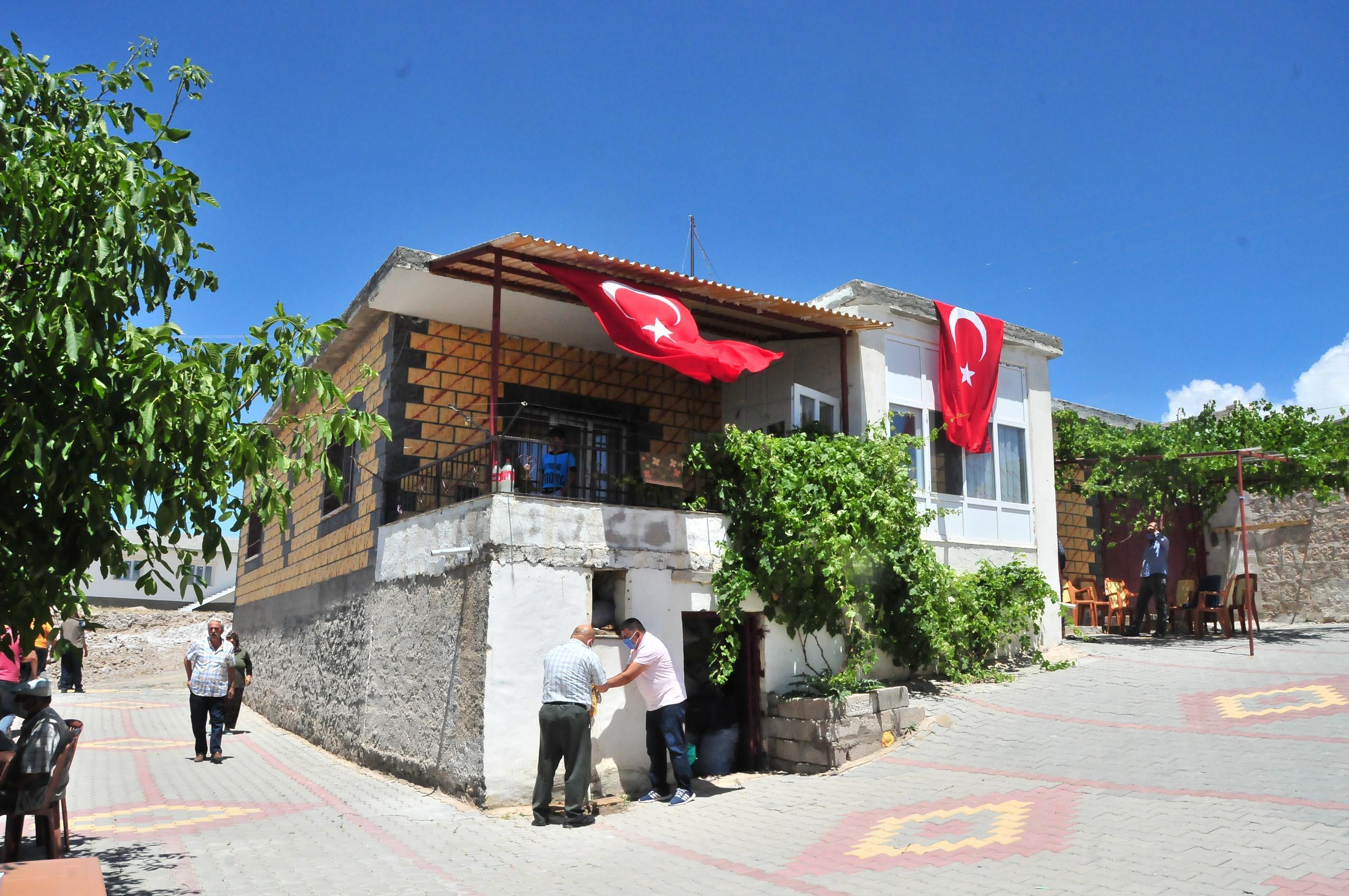 Mardinde teröristlerden askeri araca saldırı: 1 şehit