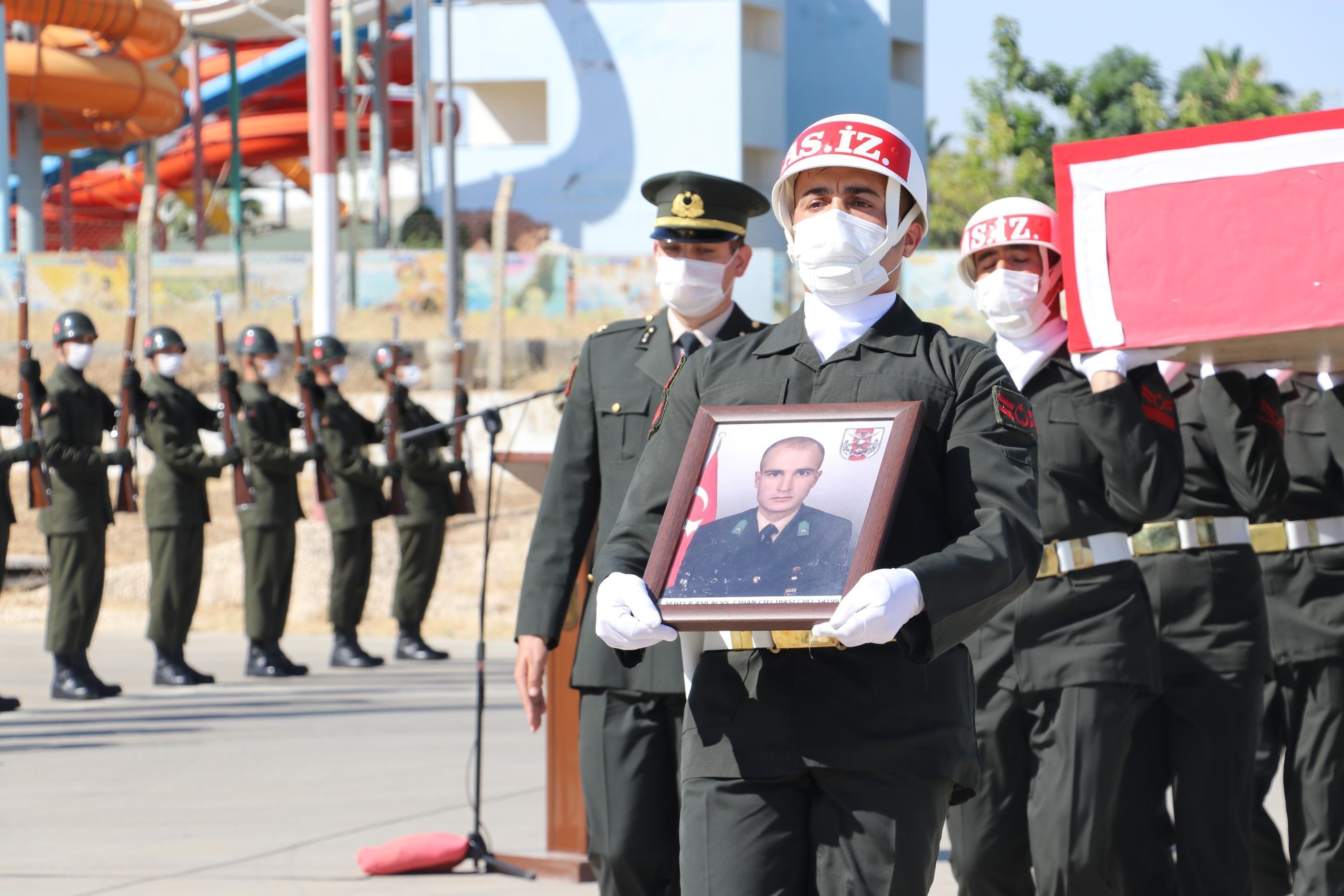 Mardinde teröristlerden askeri araca saldırı: 1 şehit