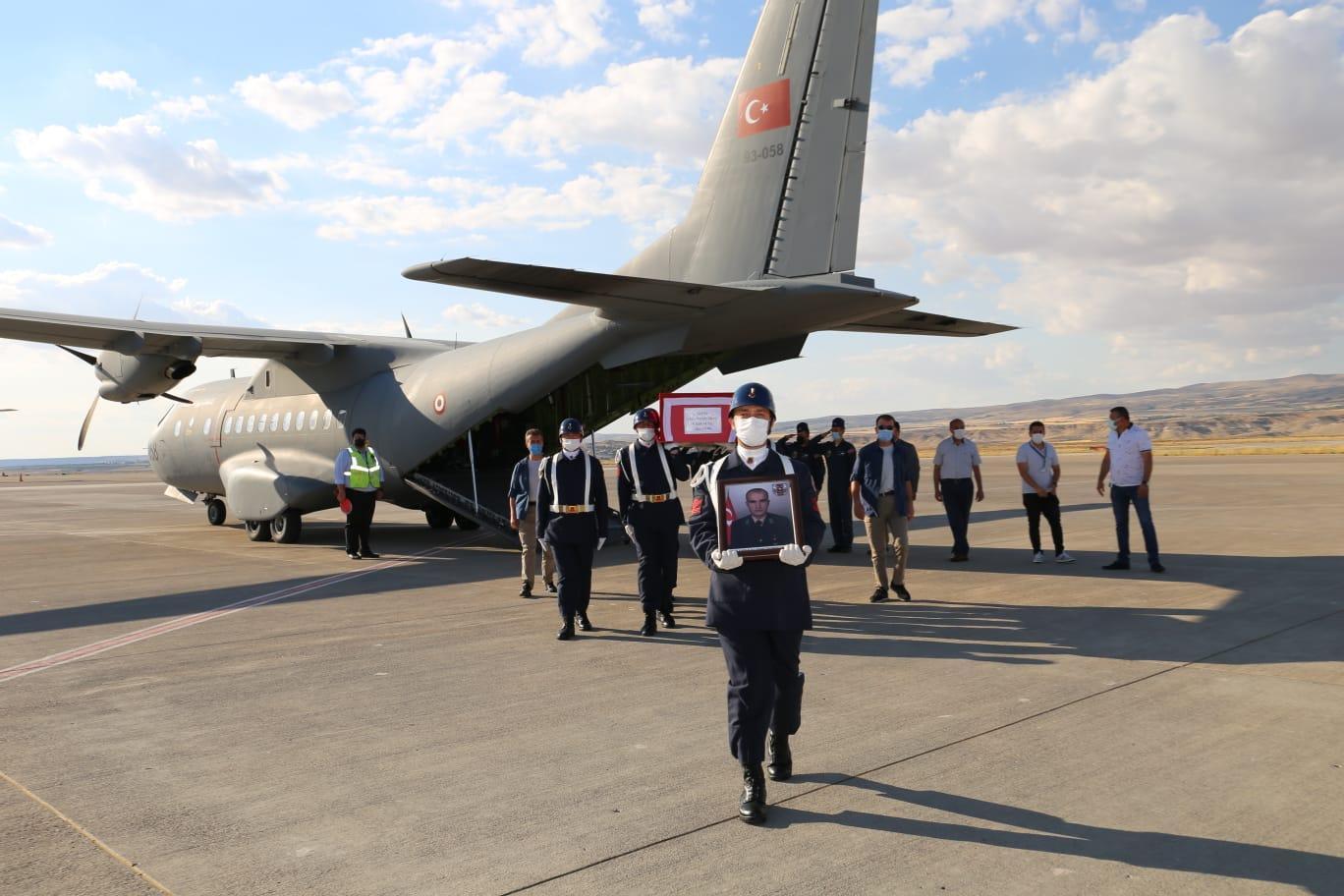 Mardinde teröristlerden askeri araca saldırı: 1 şehit