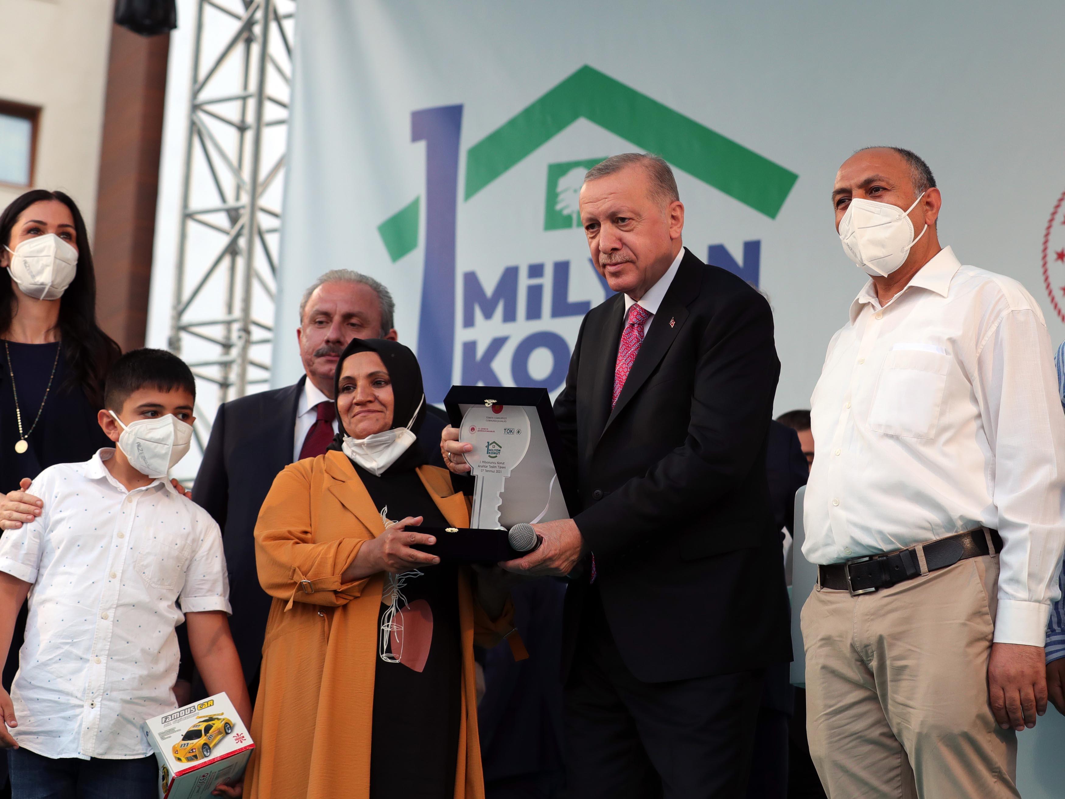 Cumhurbaşkanı Erdoğan: Biz eserlerimizle konuşuyoruz