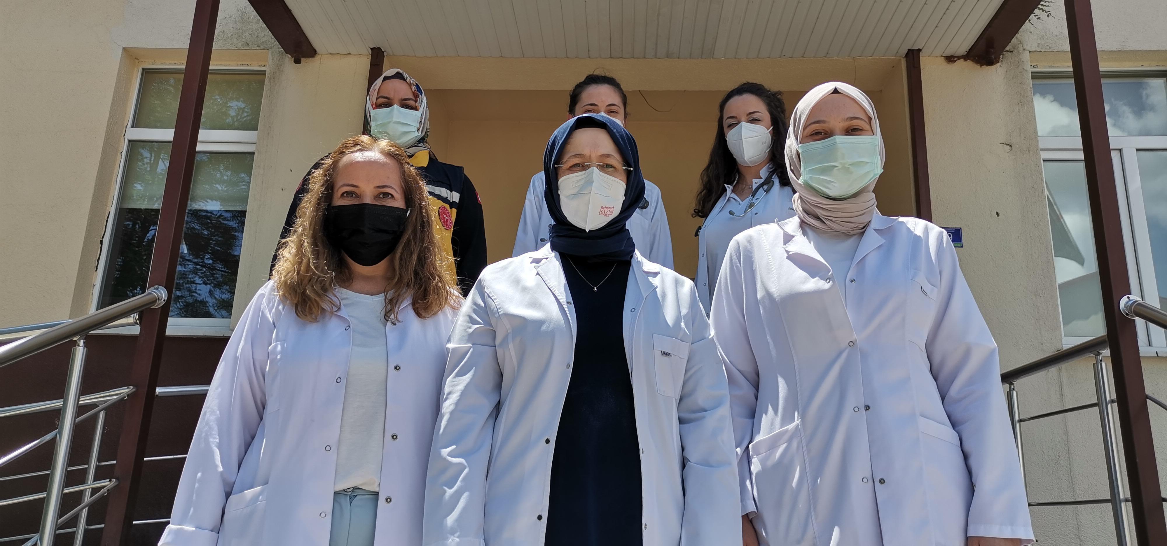 Diş hekimi eşine ameliyattayken aşı yapan Saliha hemşire: Gurur duydum