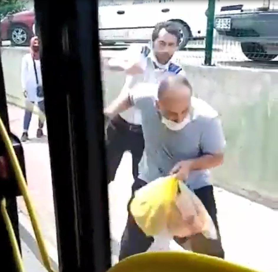 Otobüs şoförü tartıştığı yolcuyu tekme tokat dövdü