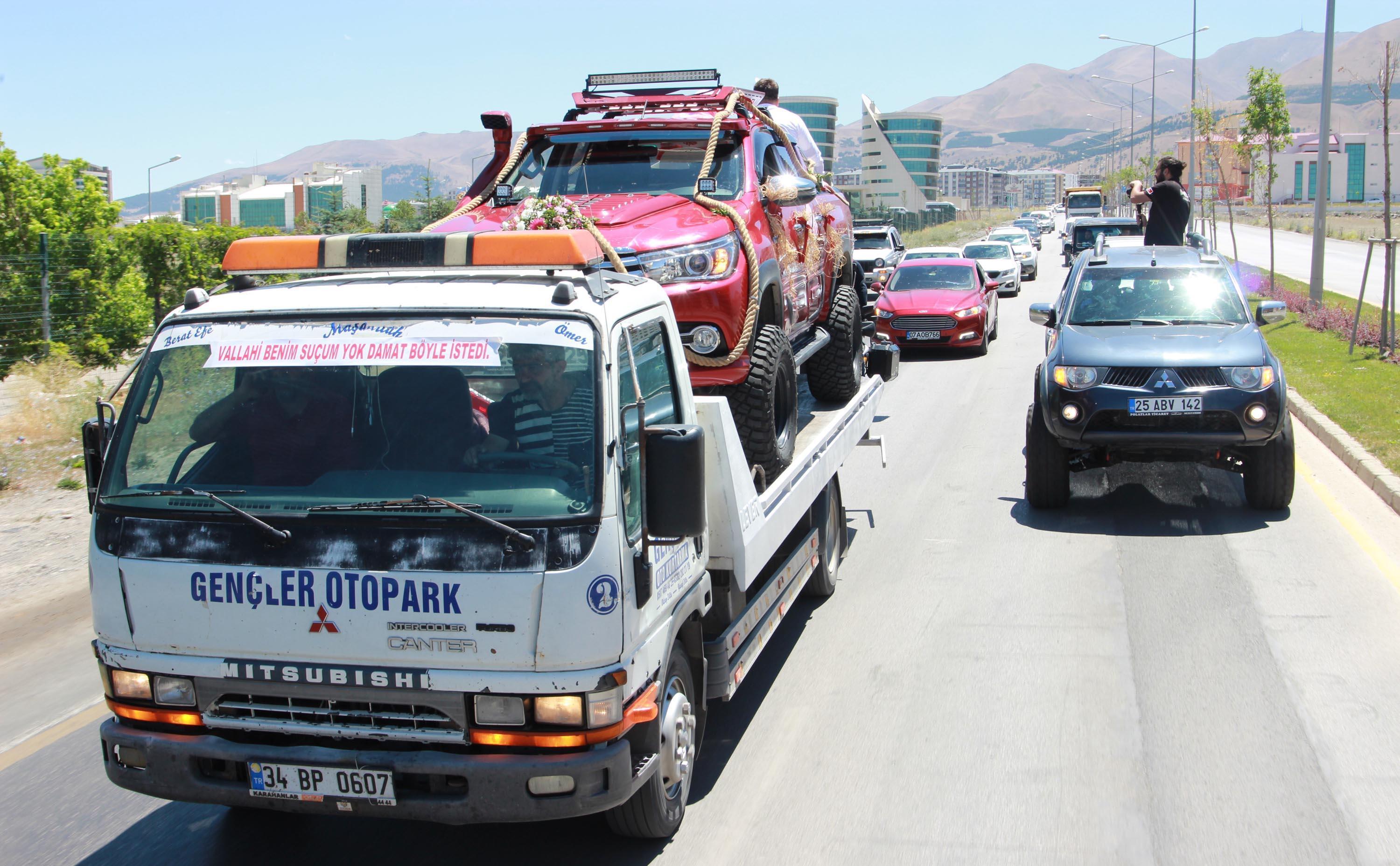 Gelin almaya çekiciye yüklediği off-road aracıyla gitti