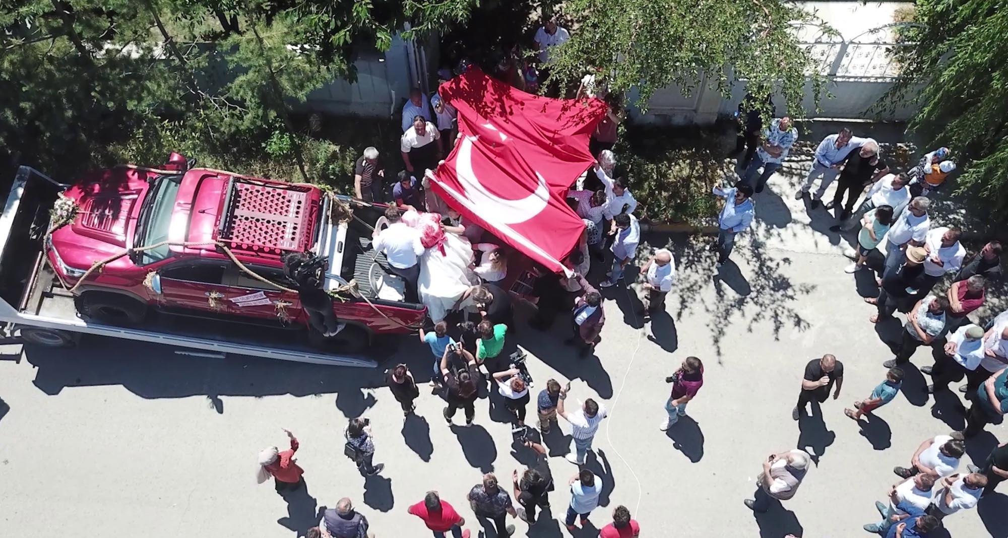 Gelin almaya çekiciye yüklediği off-road aracıyla gitti